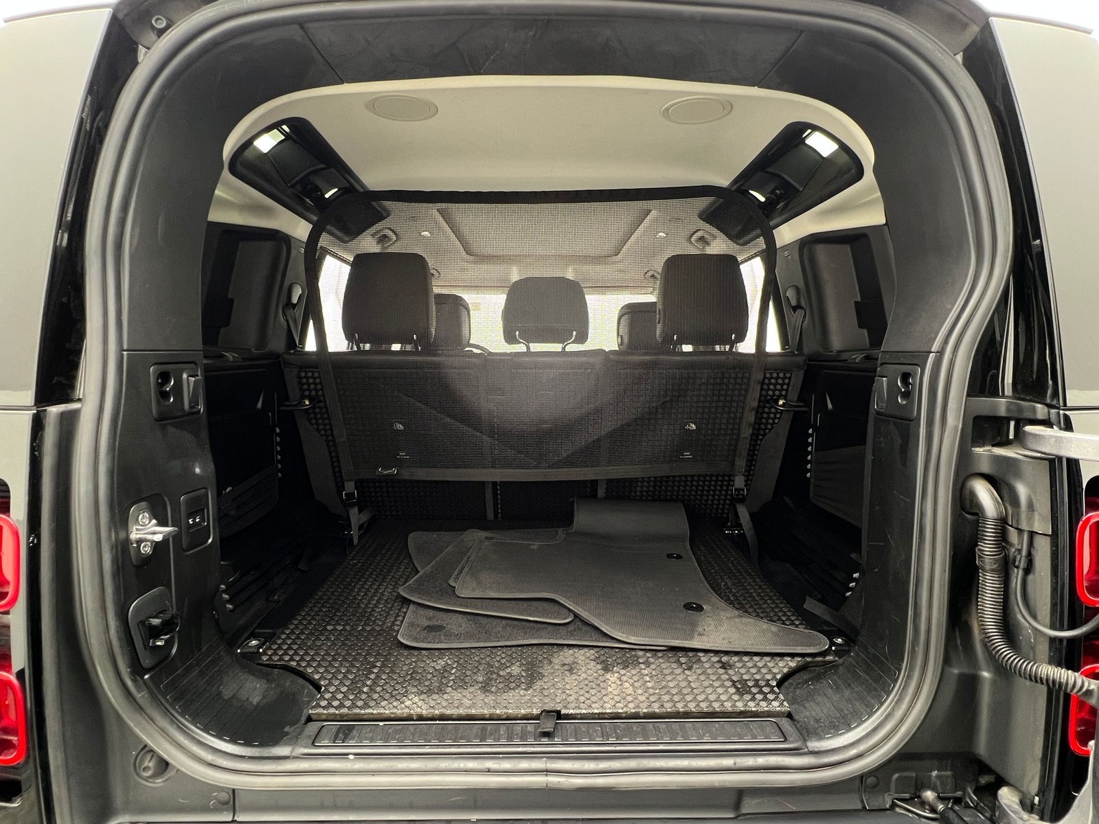 Thumbnail: 2020 Land Rover Defender - 7