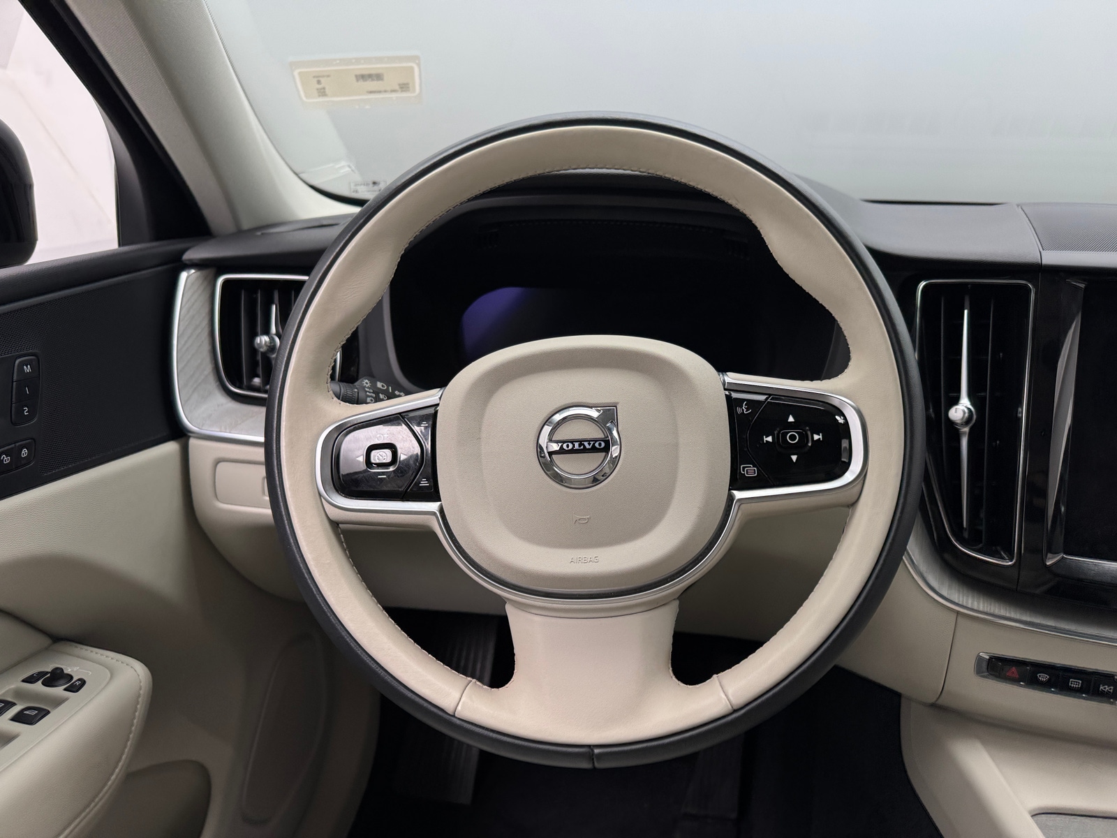 Thumbnail: 2024 Volvo XC60 - 4