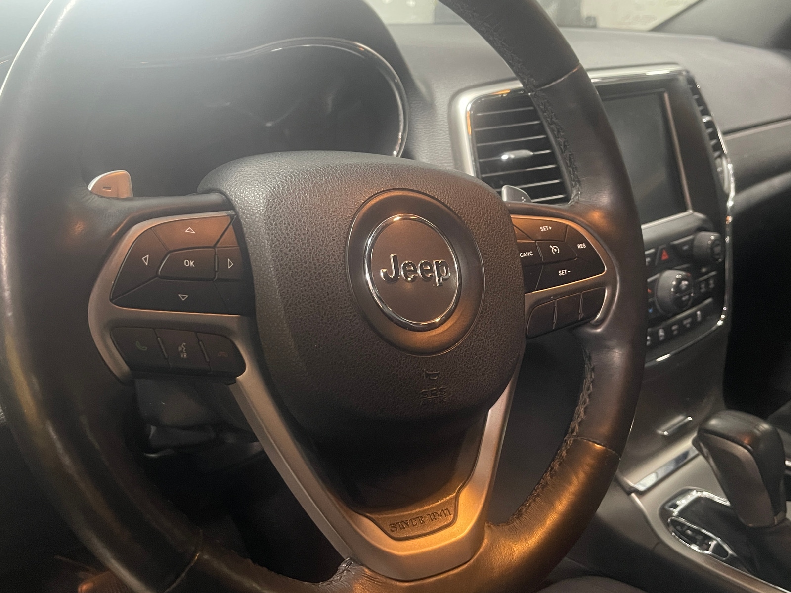 Thumbnail: 2017 Jeep Grand Cherokee - 4