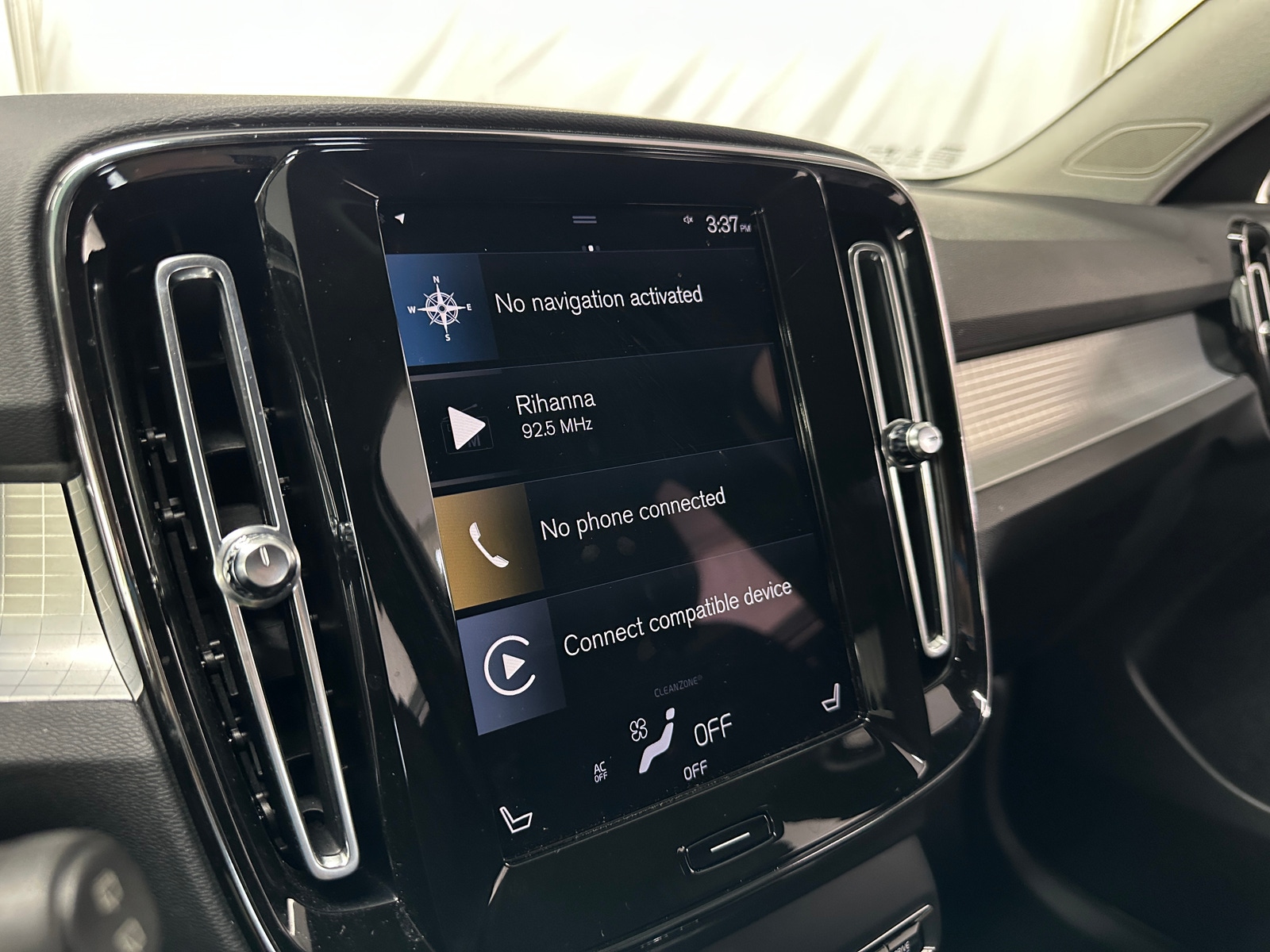 Thumbnail: 2021 Volvo XC40 - 3