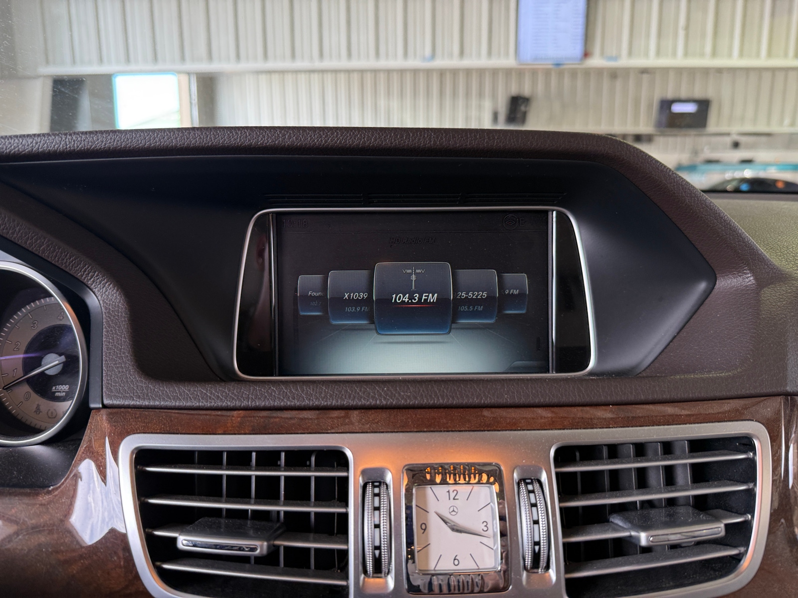 Thumbnail: 2016 Mercedes-Benz E-Class - 3