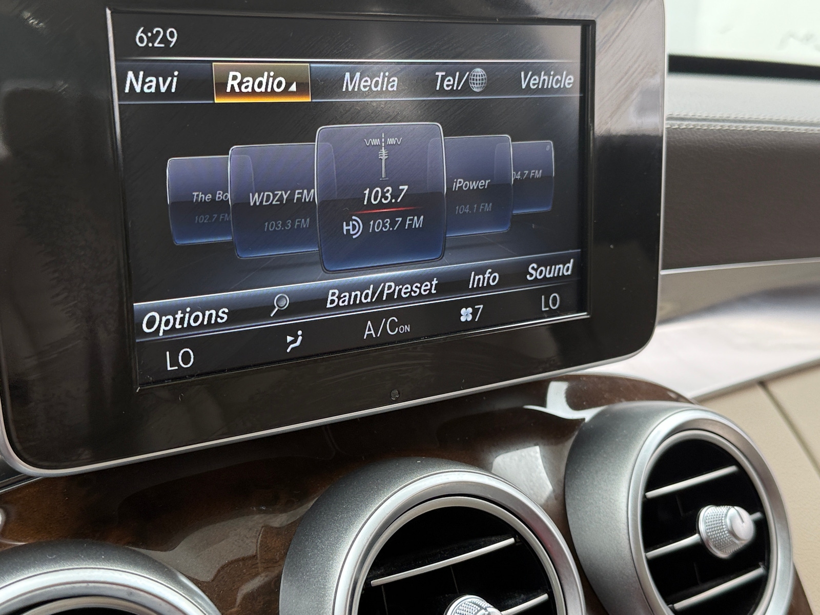 Thumbnail: 2015 Mercedes-Benz C-Class - 3