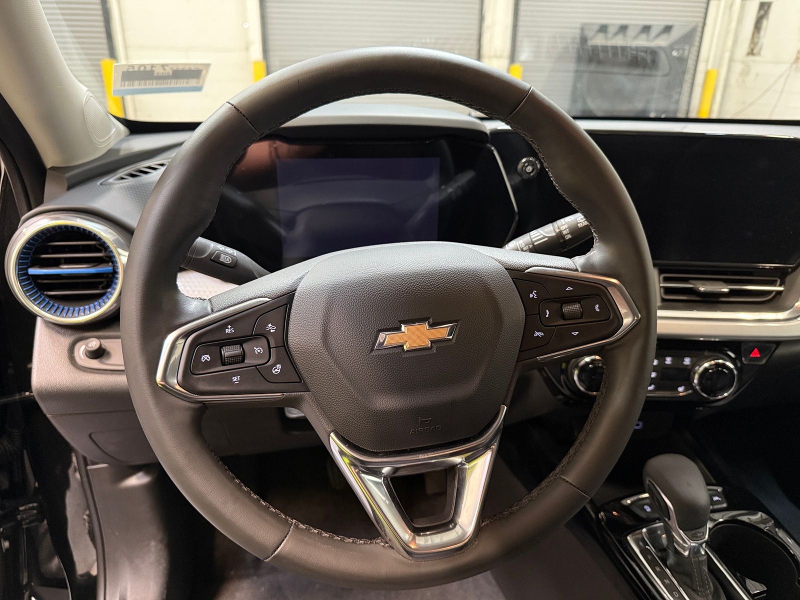 Thumbnail: 2025 Chevrolet Trax - 5