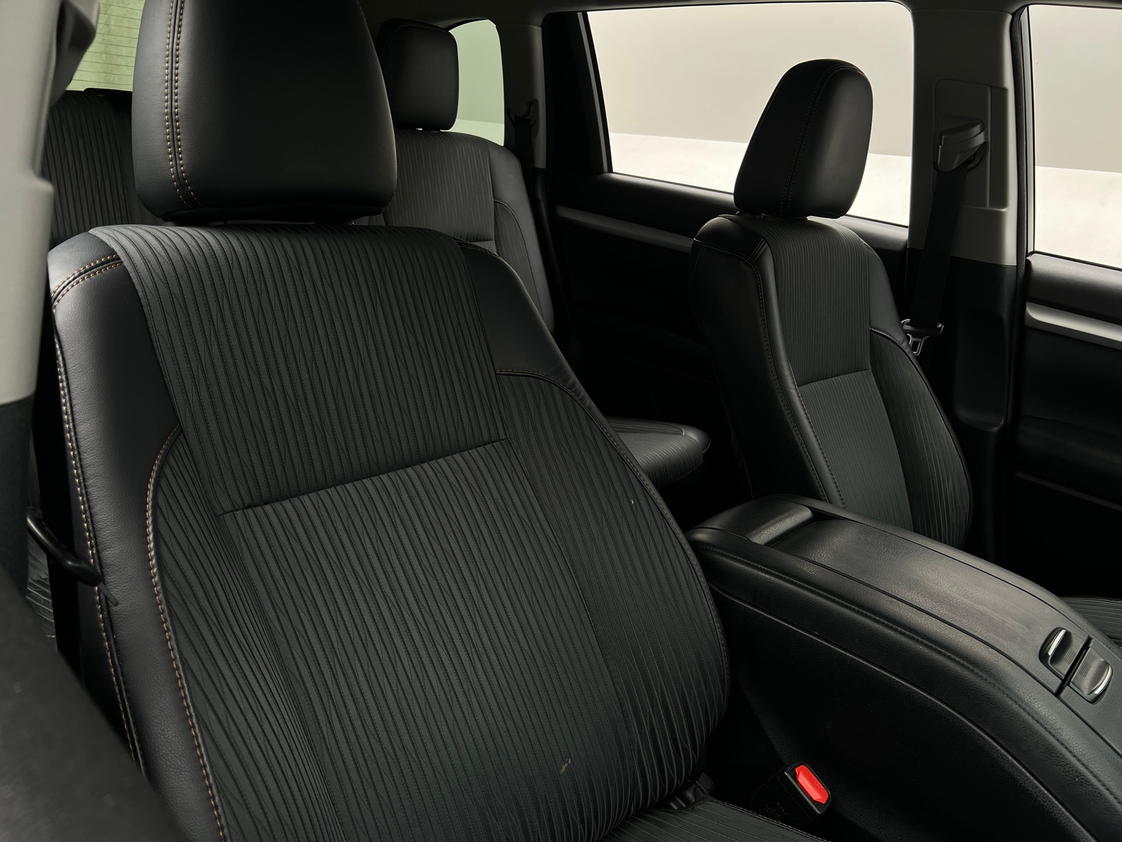 Thumbnail: 2016 Toyota Highlander - 2