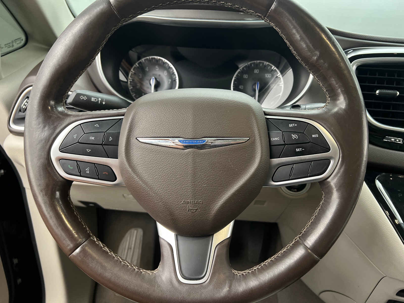 Thumbnail: 2018 Chrysler Pacifica - 4