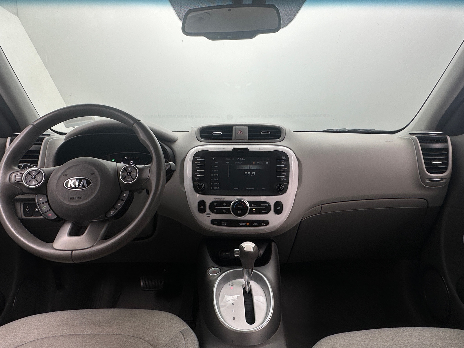 Thumbnail: 2017 Kia Soul EV - 3
