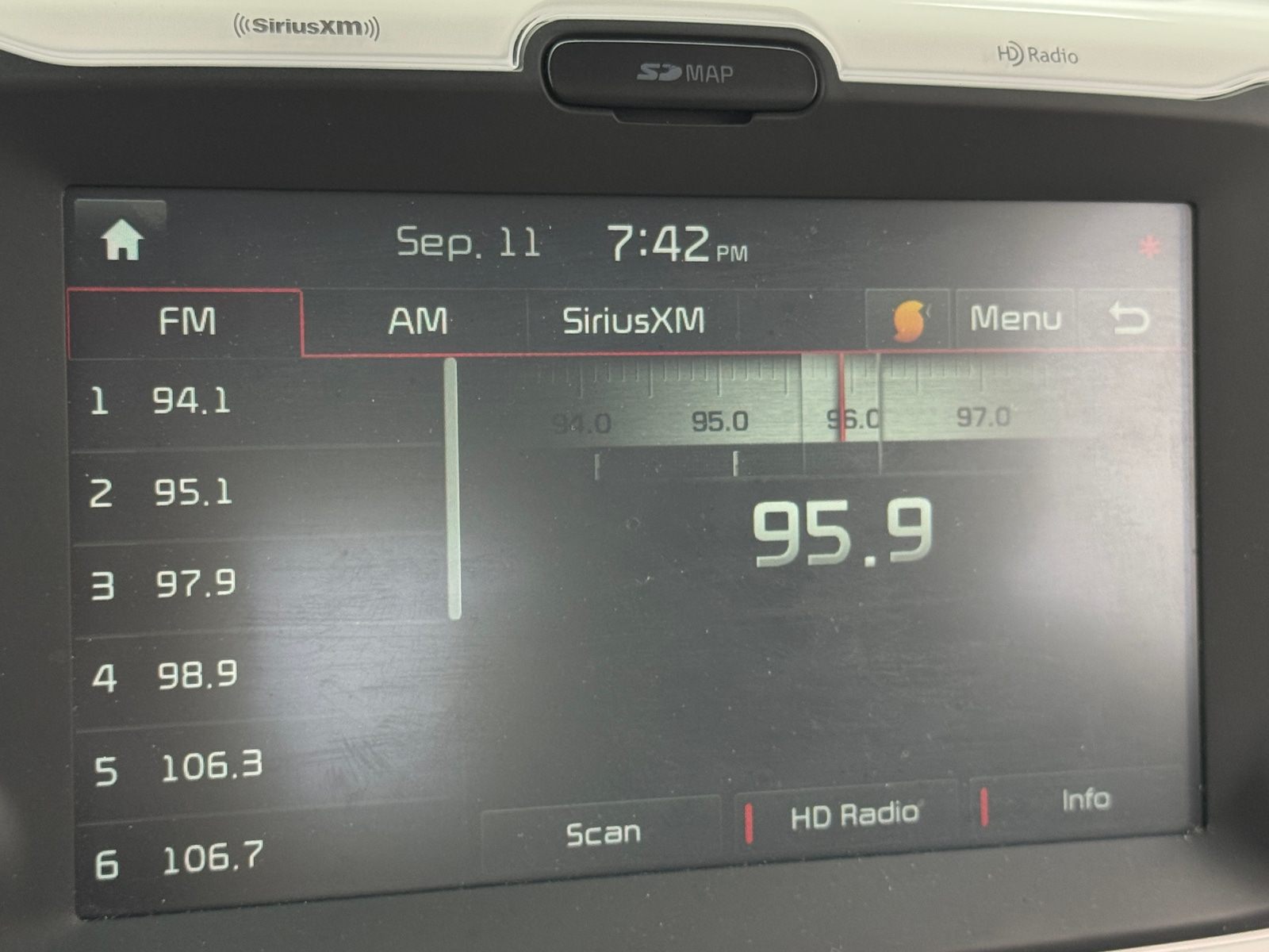 Thumbnail: 2017 Kia Soul EV - 4