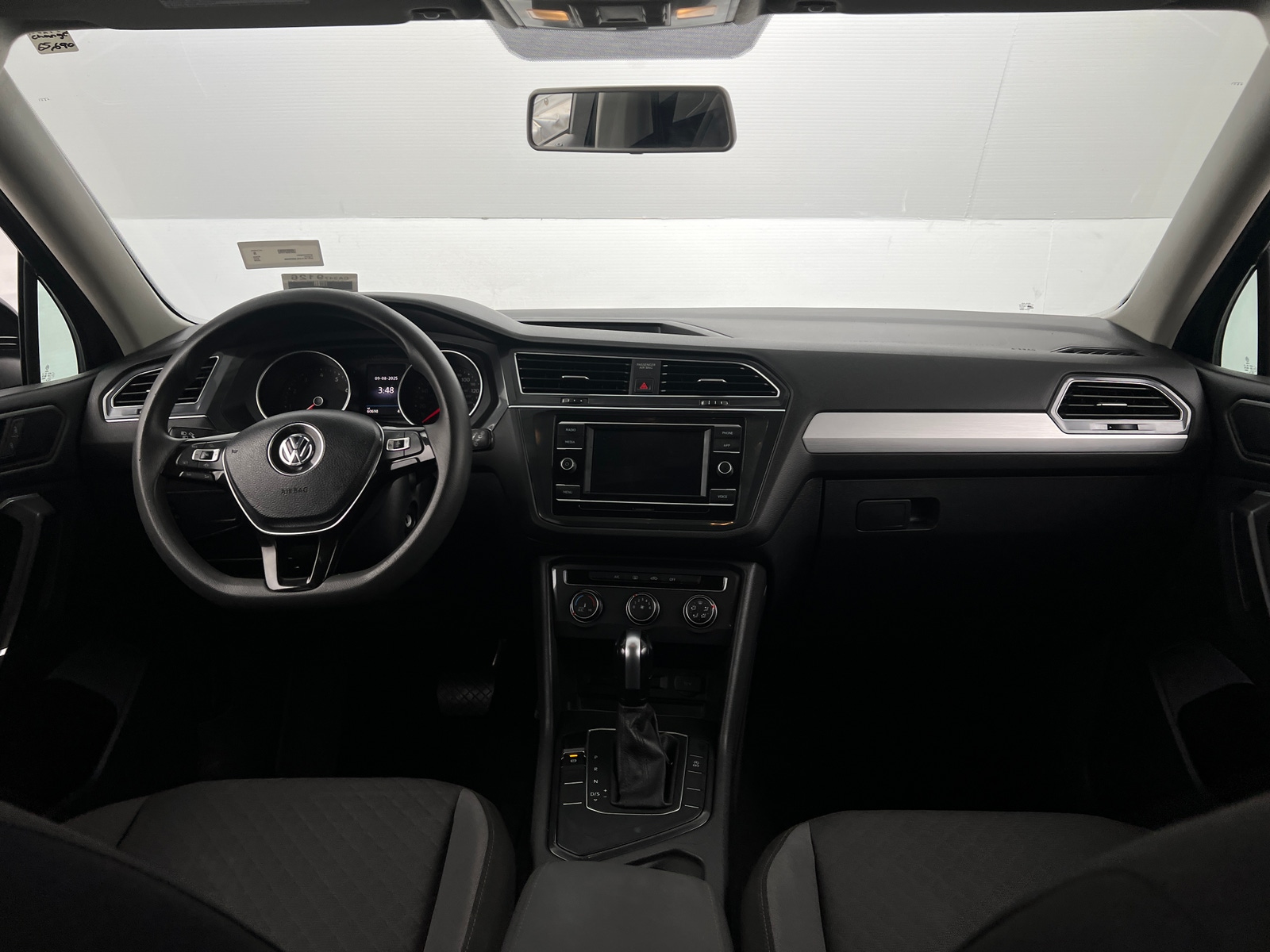 Thumbnail: 2020 Volkswagen Tiguan - 3
