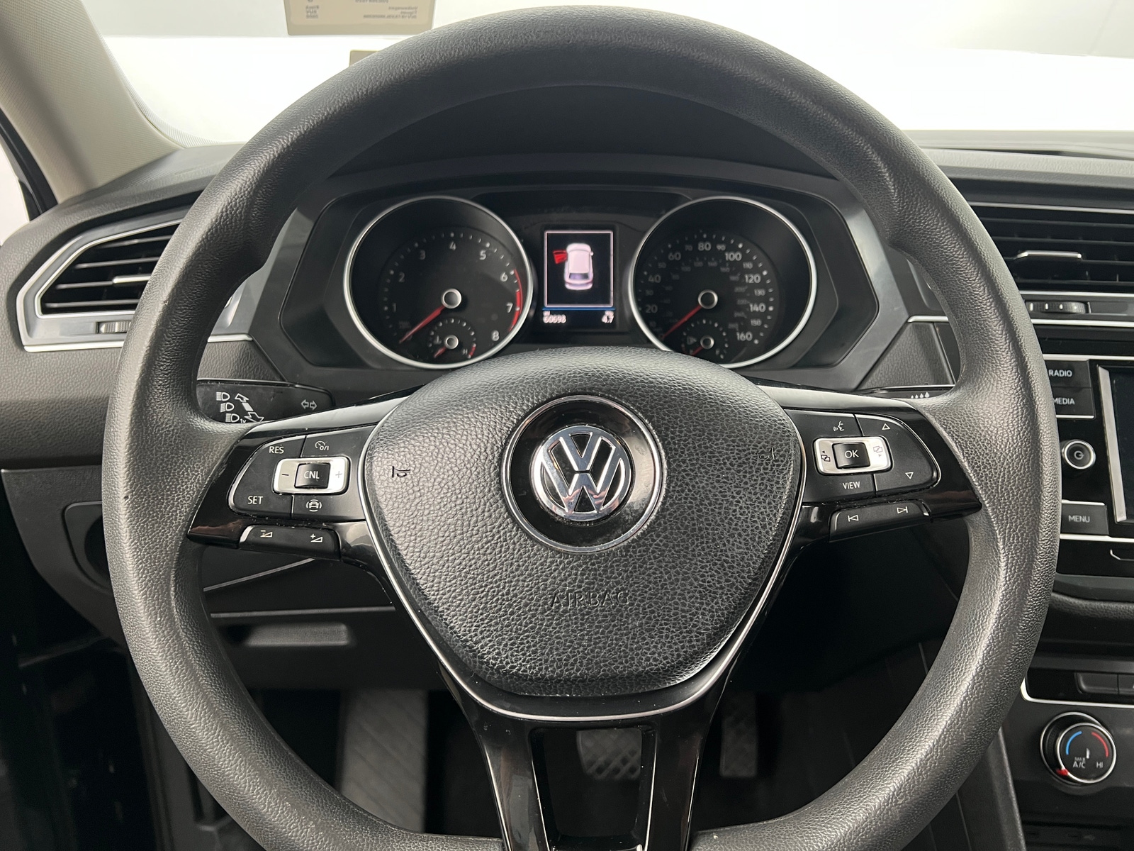 Thumbnail: 2020 Volkswagen Tiguan - 5