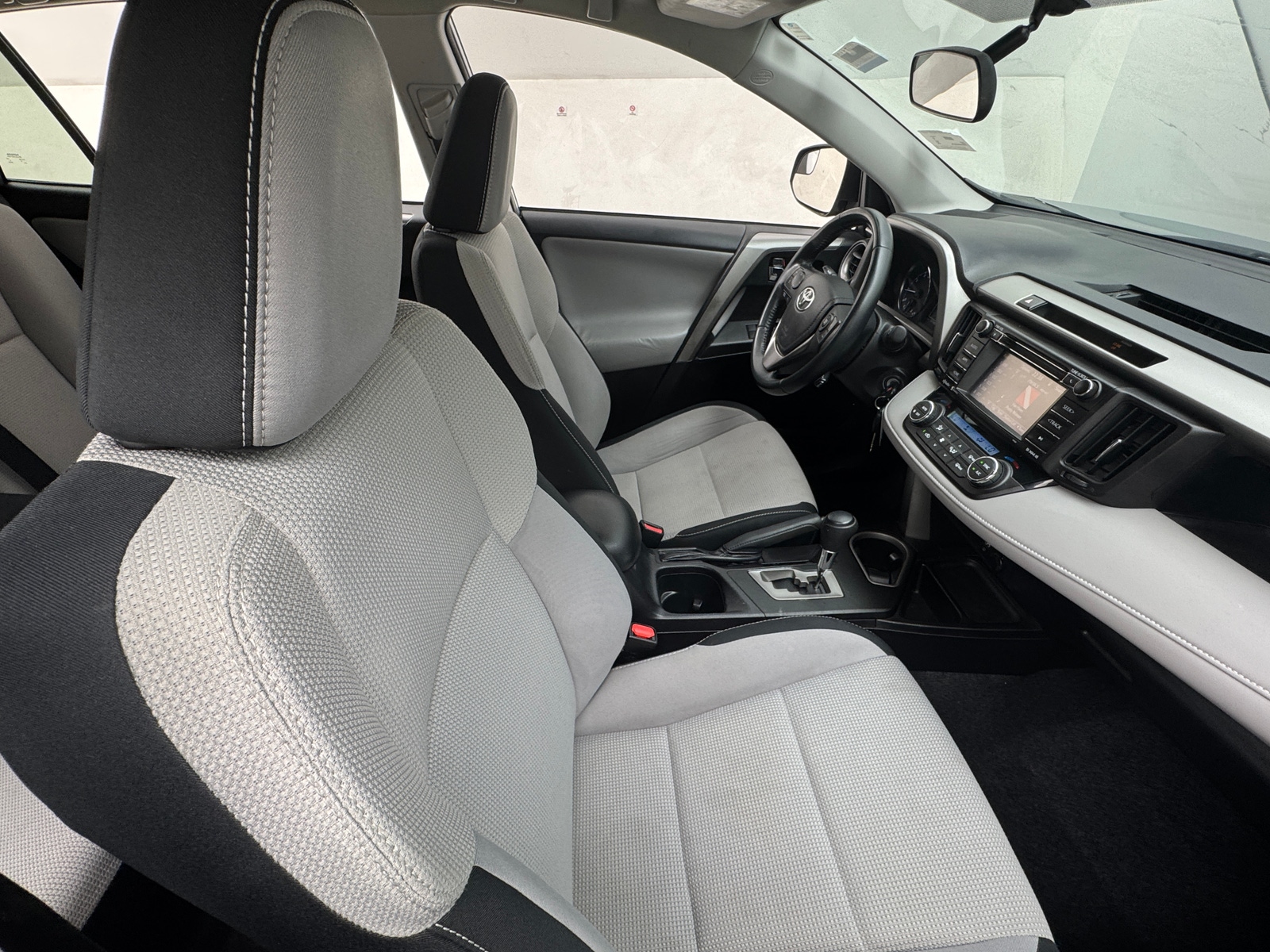 Thumbnail: 2016 Toyota RAV4 - 2