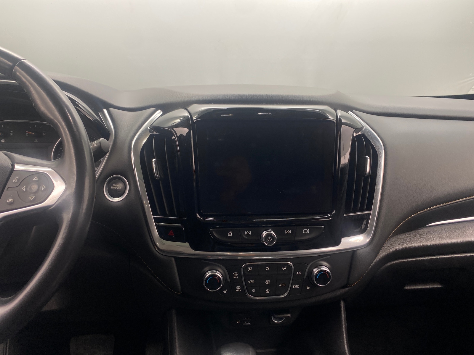 Thumbnail: 2021 Chevrolet Traverse - 3