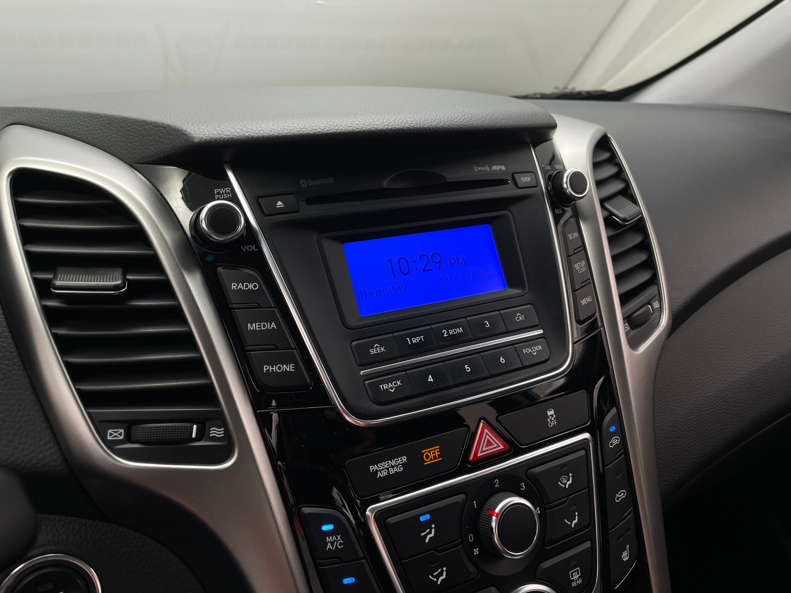 Thumbnail: 2013 Hyundai Elantra - 4