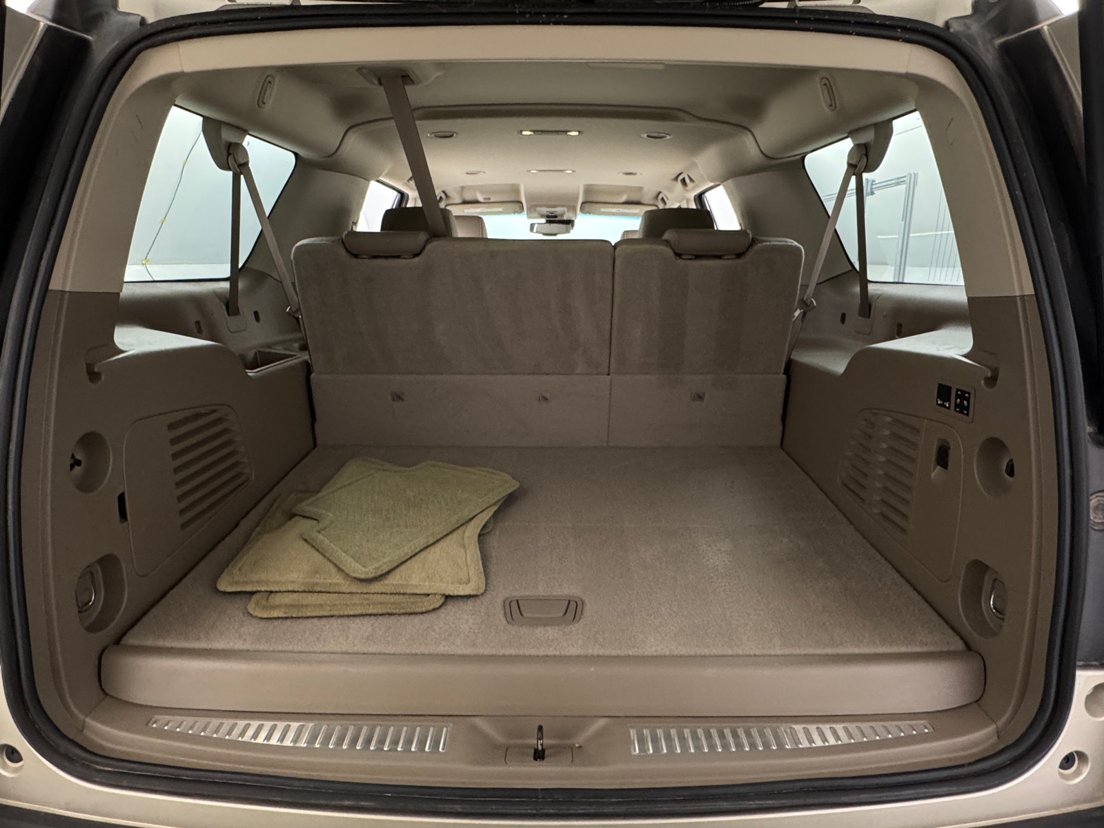 Thumbnail: 2016 Chevrolet Suburban - 6