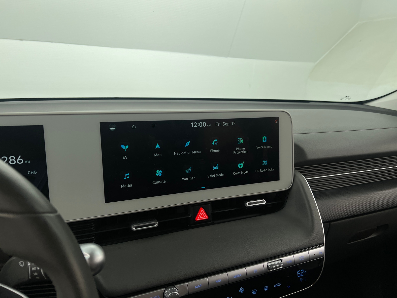 Thumbnail: 2022 Hyundai Ioniq 5 - 4