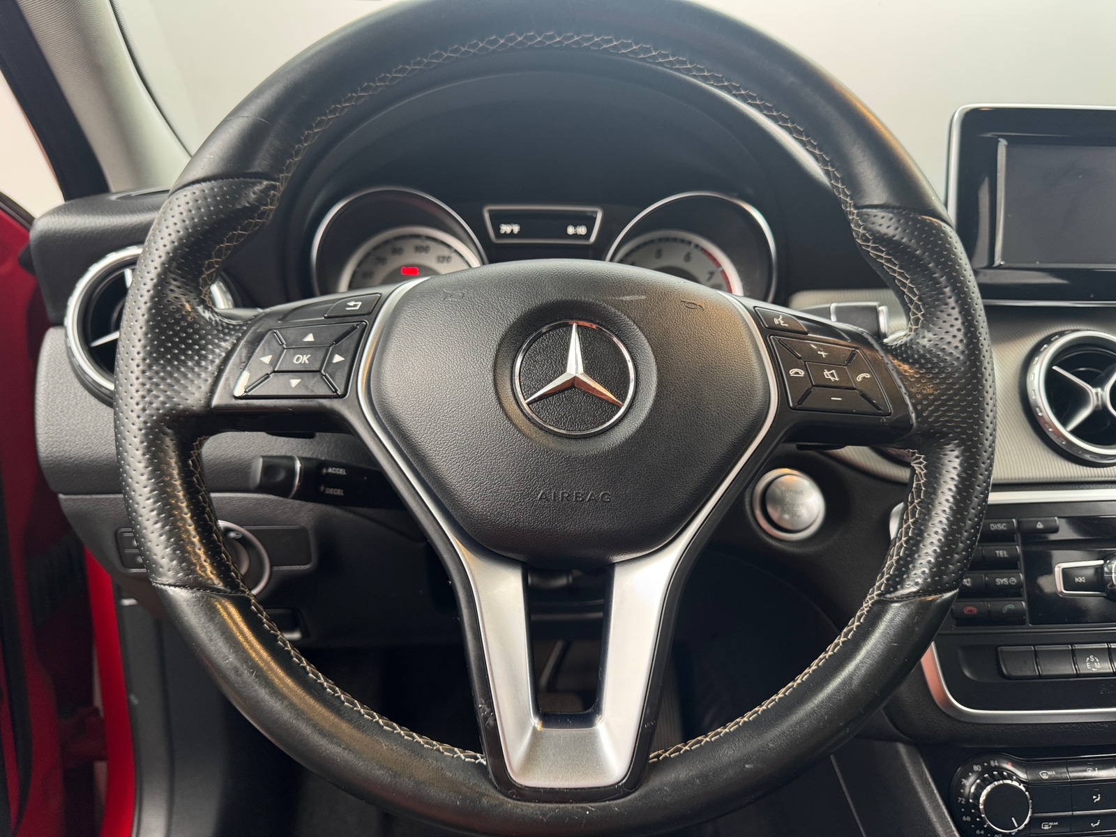 Thumbnail: 2015 Mercedes-Benz GLA - 4