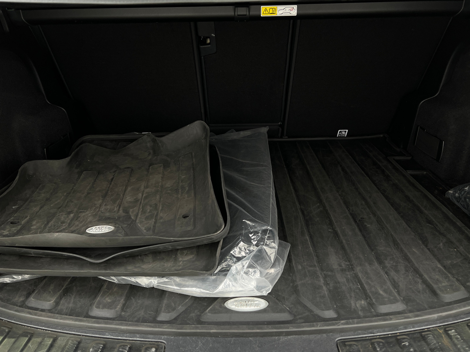 Thumbnail: 2022 Land Rover Discovery Sport - 6