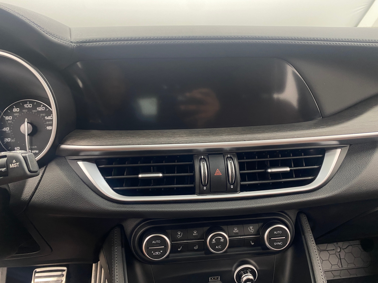 Thumbnail: 2023 Alfa Romeo Stelvio - 3