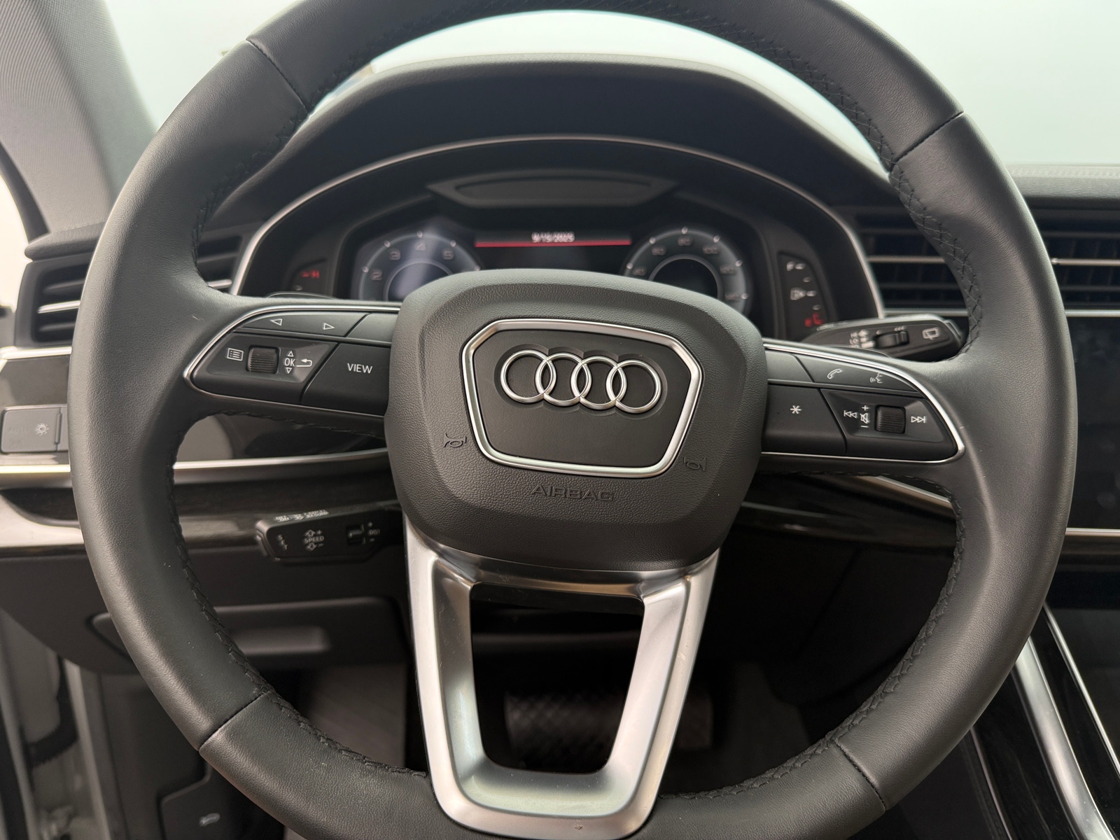 Thumbnail: 2023 Audi Q8 - 4