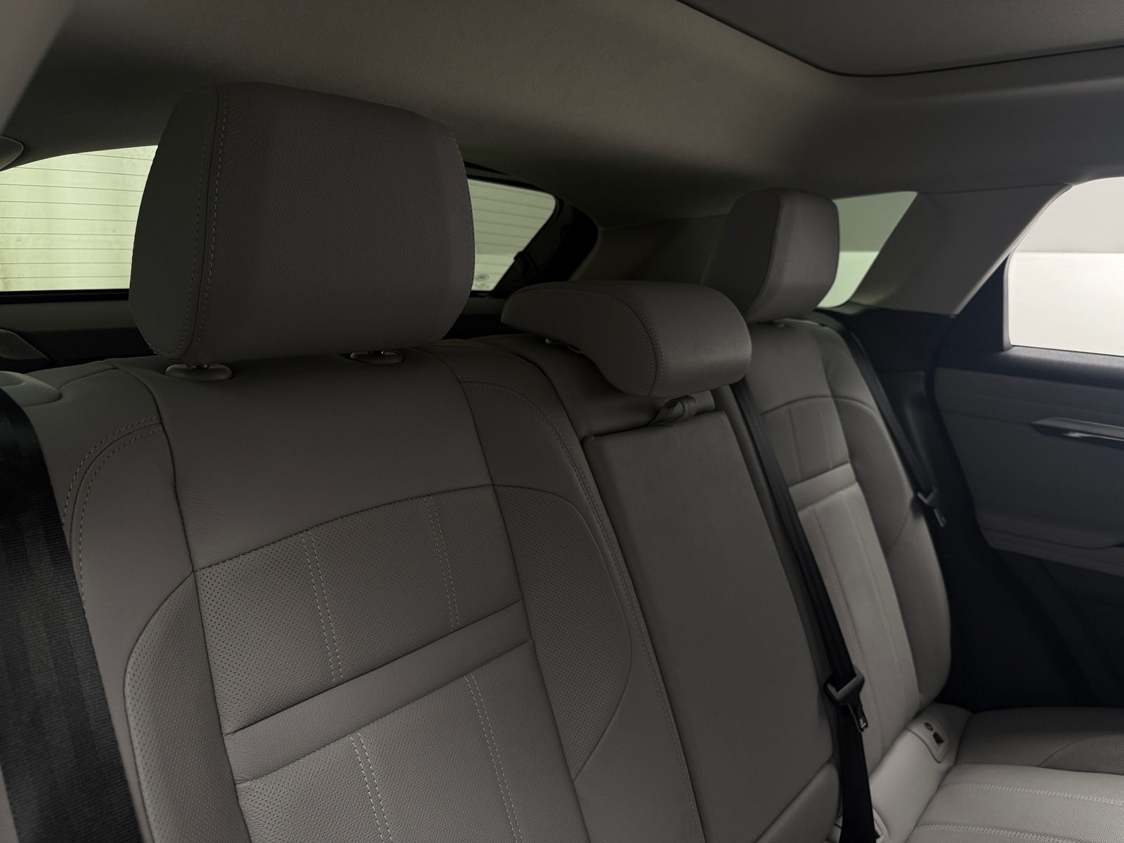 Thumbnail: 2023 Land Rover Range Rover Evoque - 5