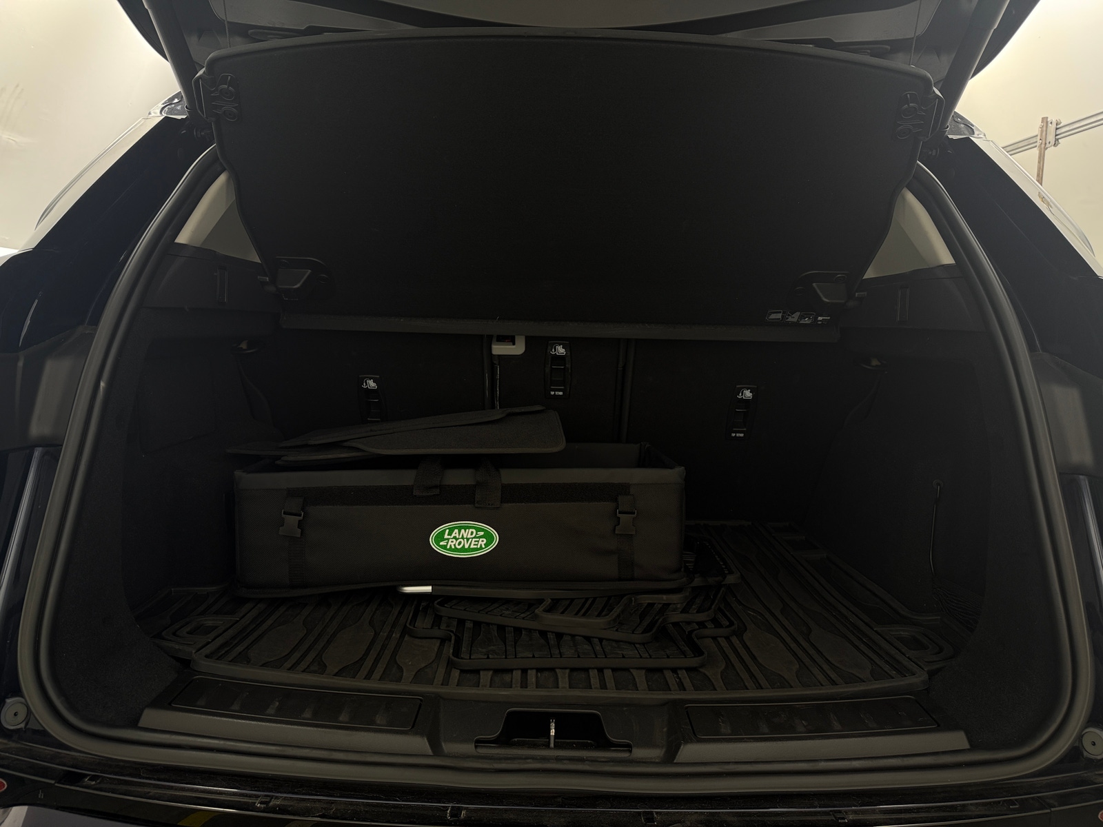 Thumbnail: 2023 Land Rover Range Rover Evoque - 6