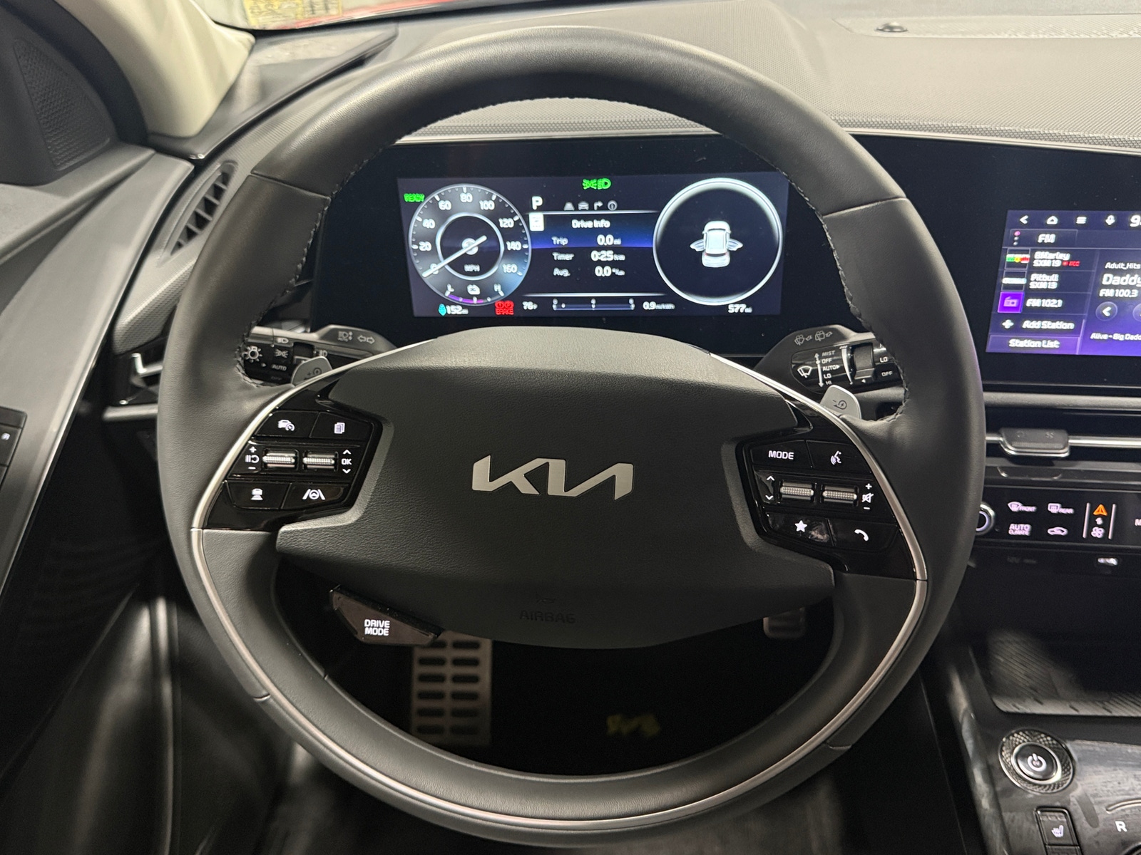 Thumbnail: 2023 Kia Niro - 4