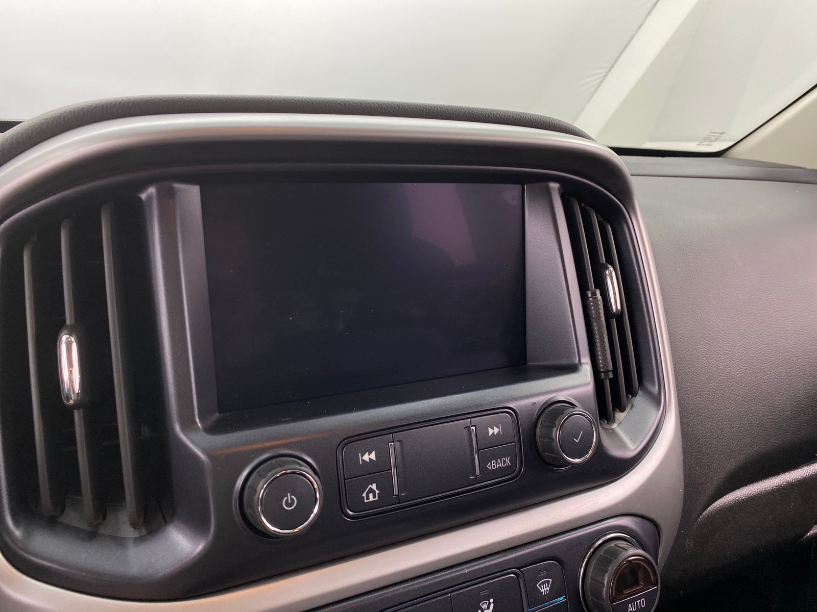 Thumbnail: 2019 Chevrolet Colorado - 3