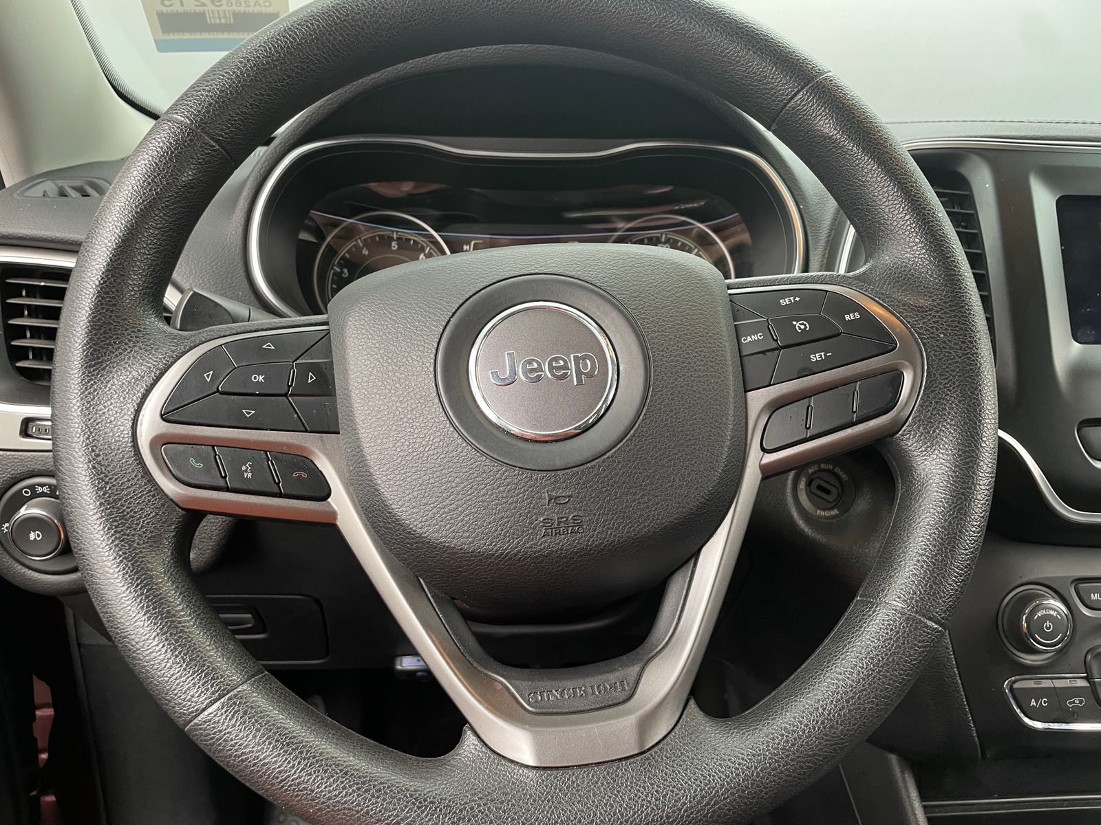 Thumbnail: 2019 Jeep Cherokee - 5