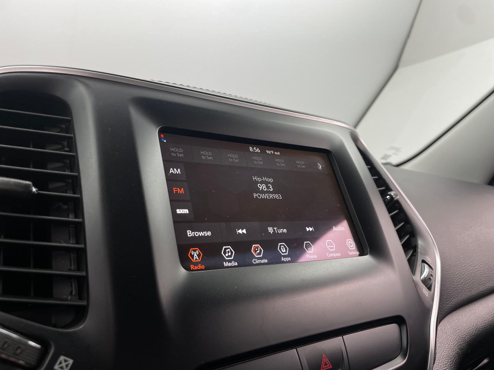 Thumbnail: 2019 Jeep Cherokee - 4