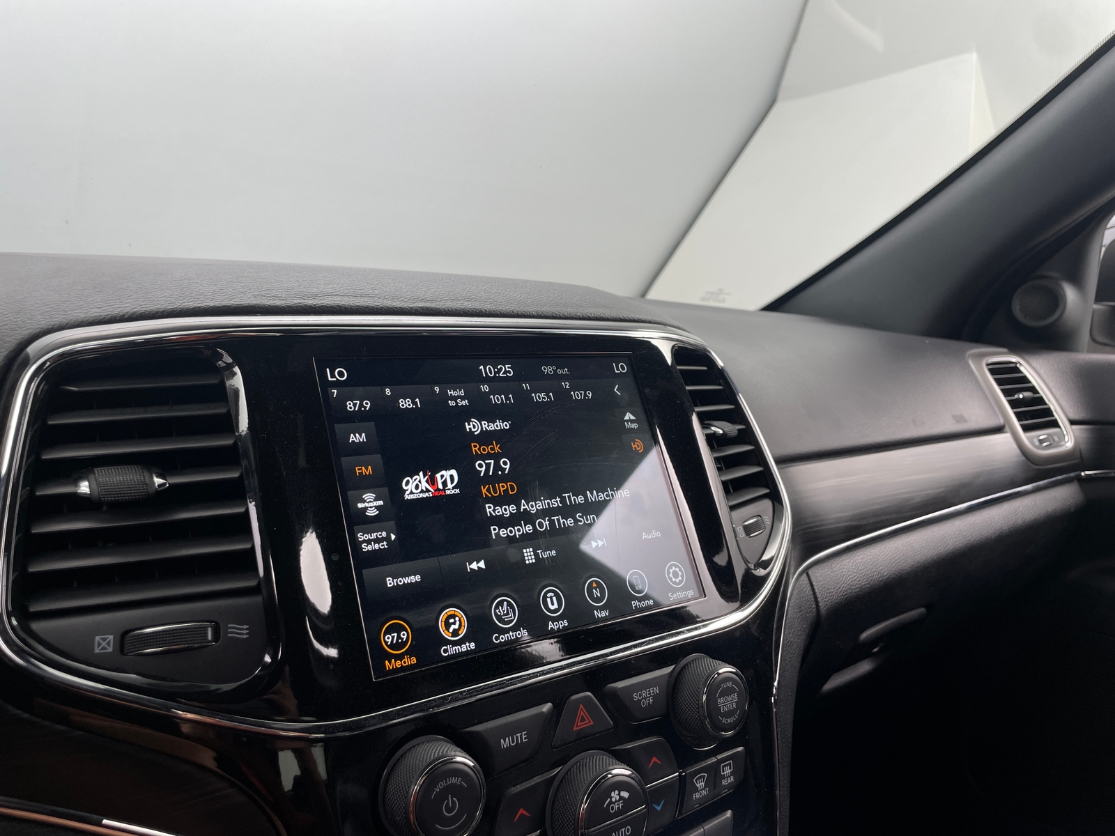 Thumbnail: 2019 Jeep Grand Cherokee - 3