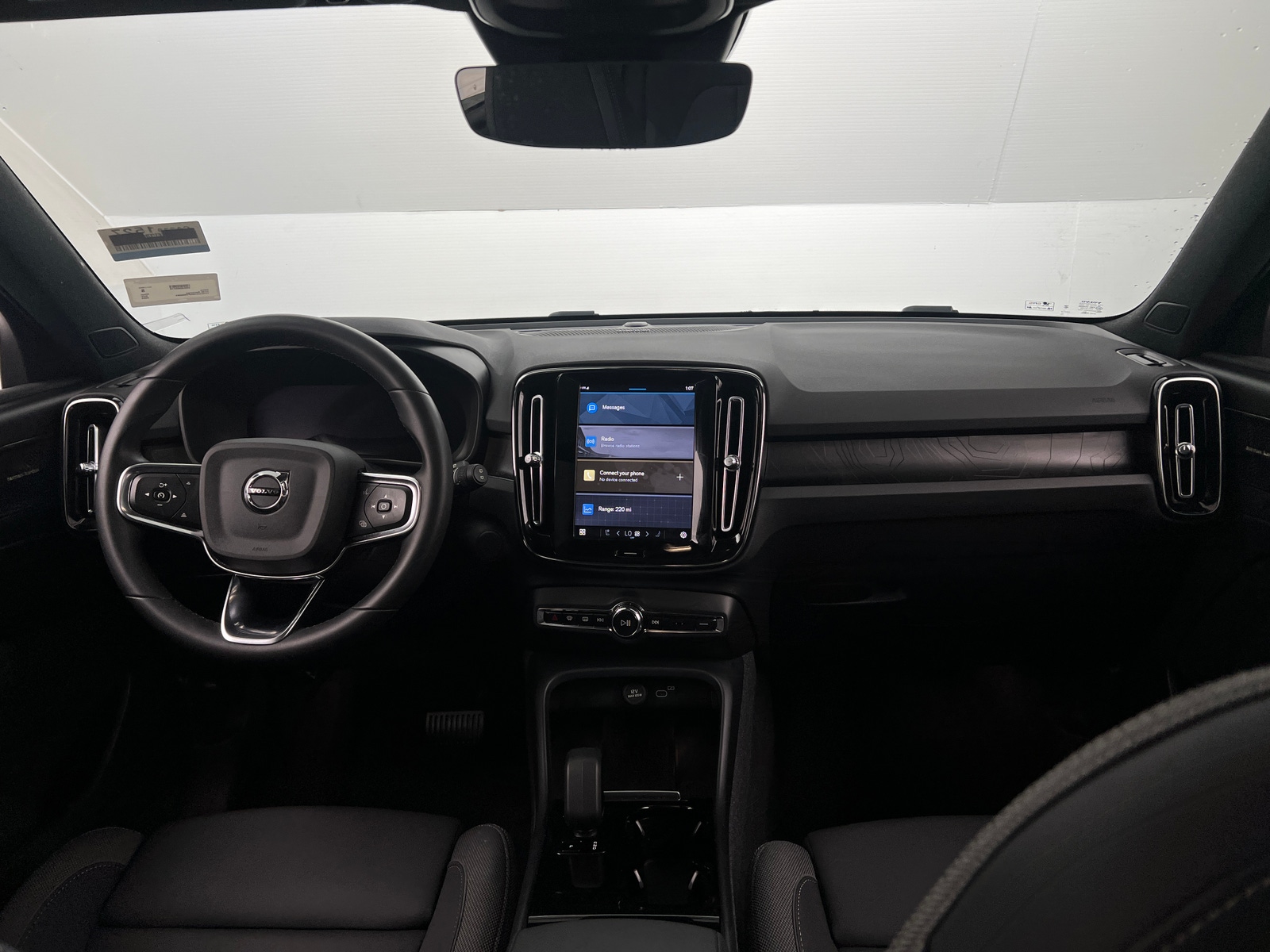 Thumbnail: 2023 Volvo XC40 - 2