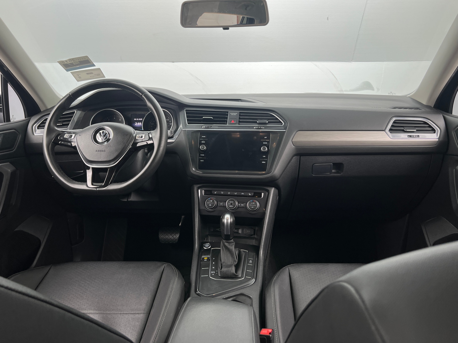 Thumbnail: 2020 Volkswagen Tiguan - 2