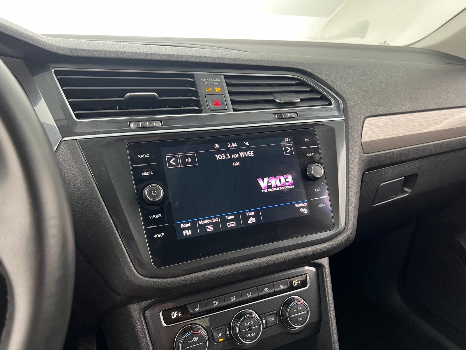 Thumbnail: 2020 Volkswagen Tiguan - 3