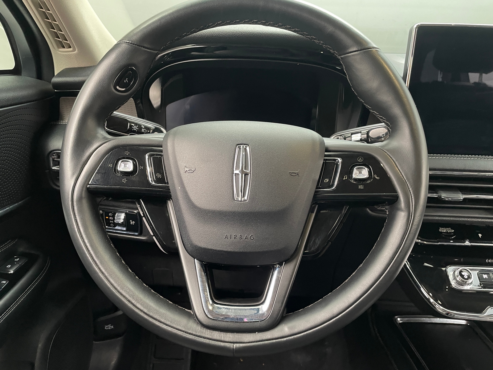 Thumbnail: 2024 Lincoln Corsair - 4