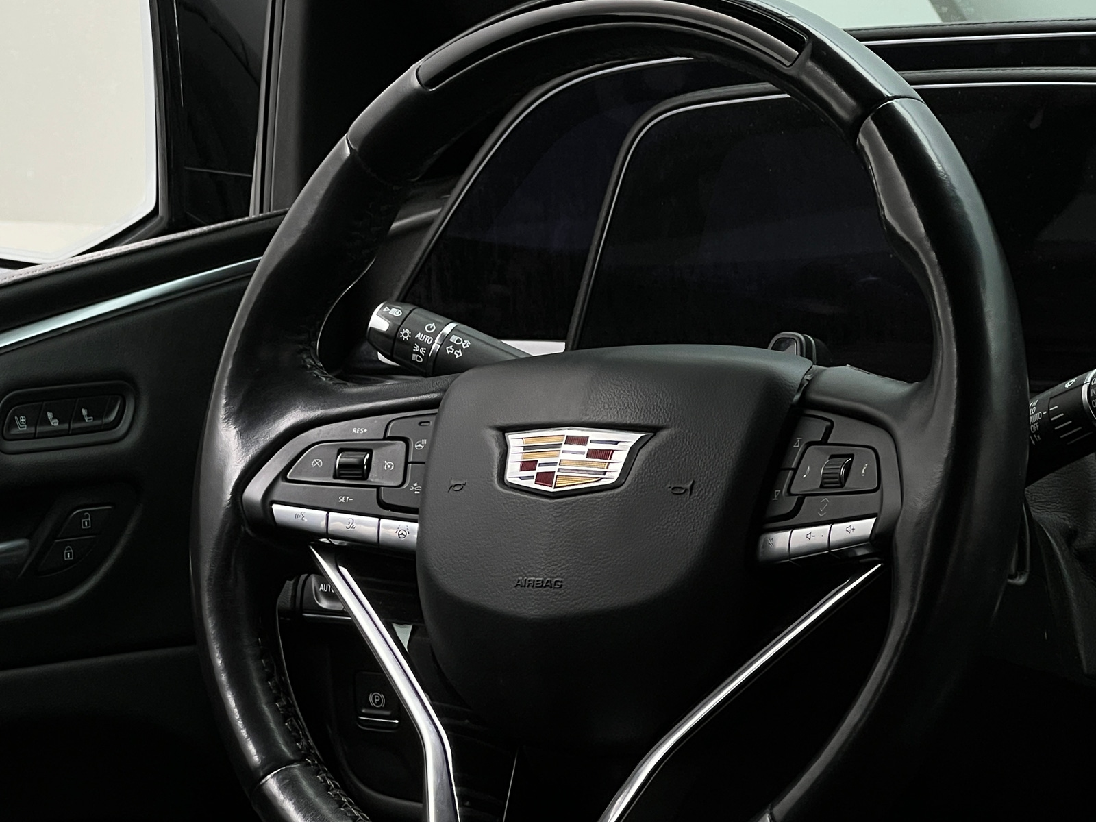 Thumbnail: 2022 Cadillac Escalade - 4