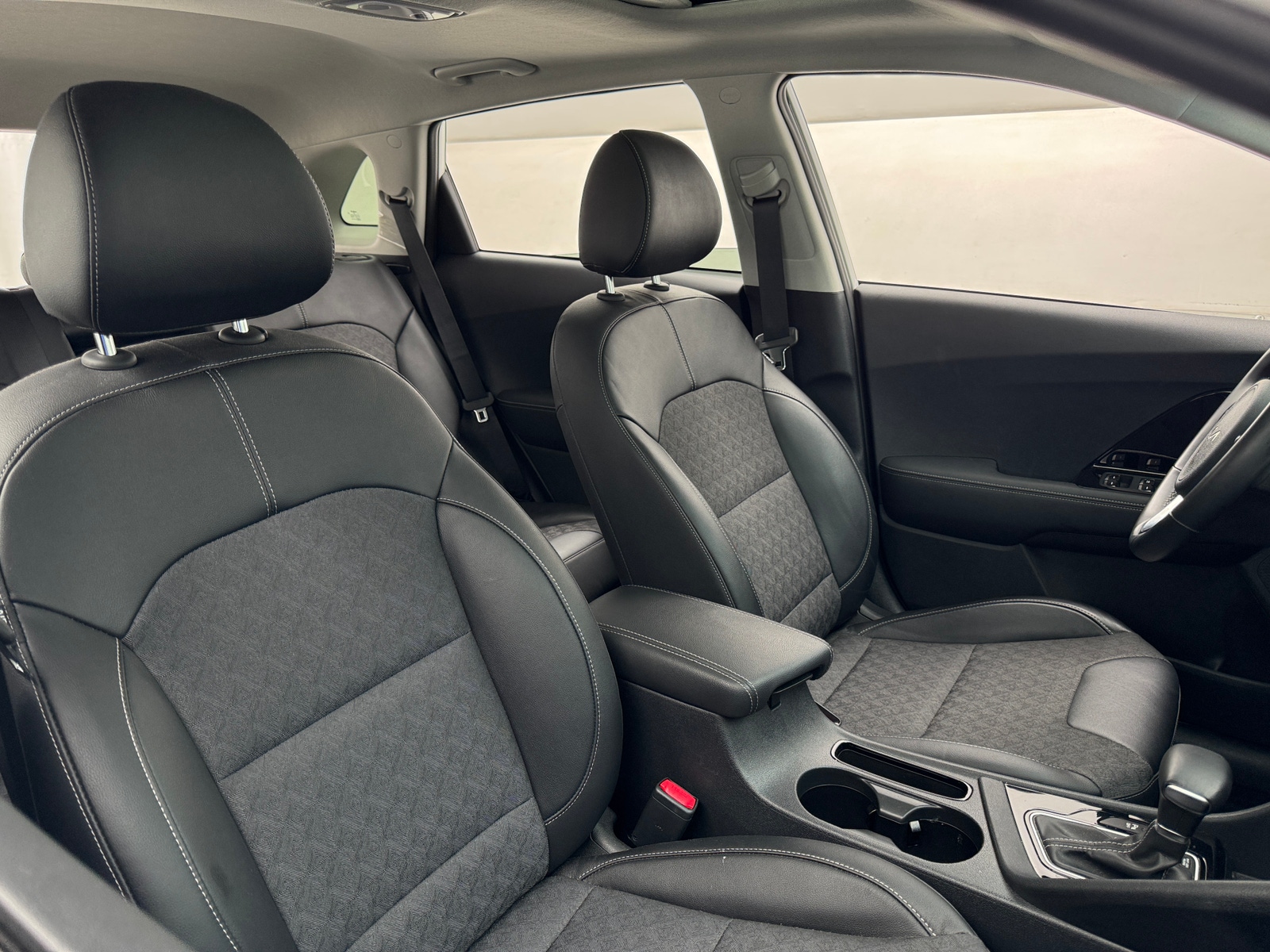Thumbnail: 2022 Kia Niro - 2