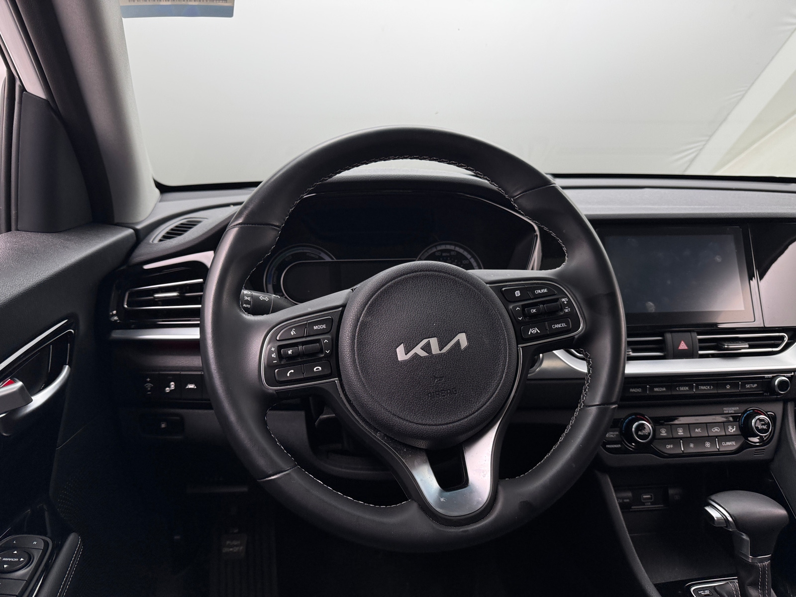 Thumbnail: 2022 Kia Niro - 5