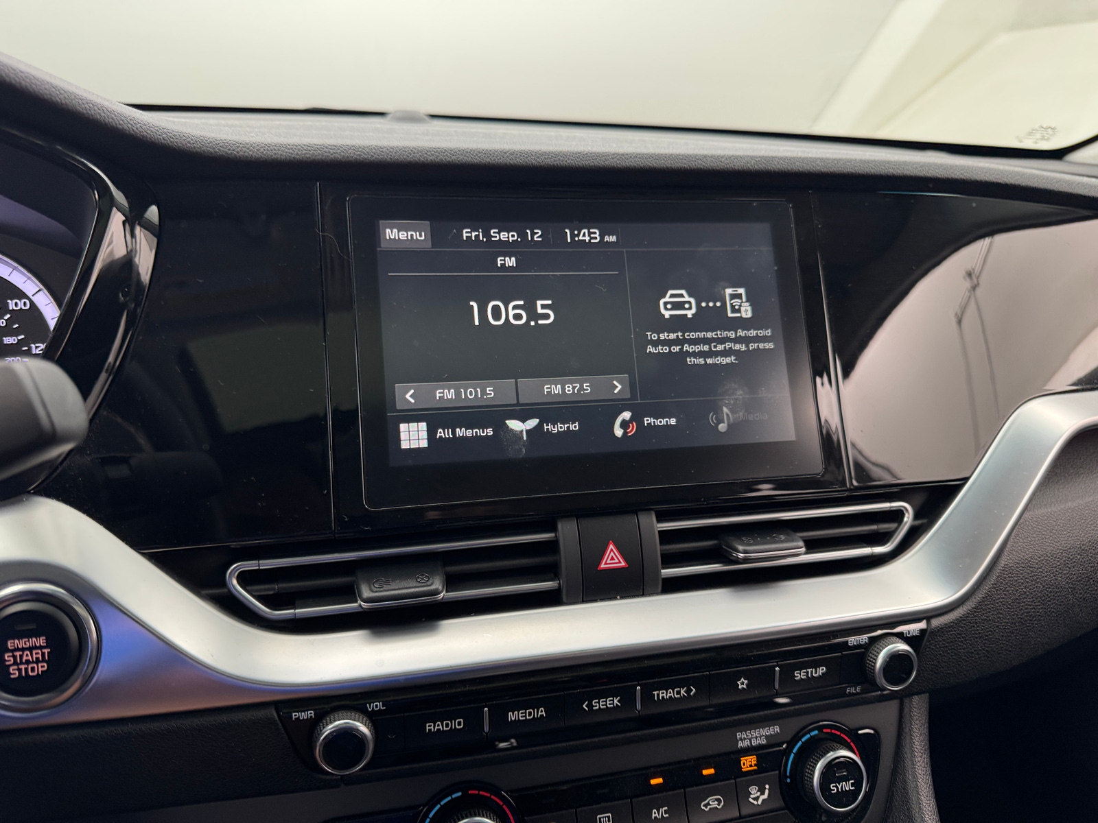 Thumbnail: 2022 Kia Niro - 4