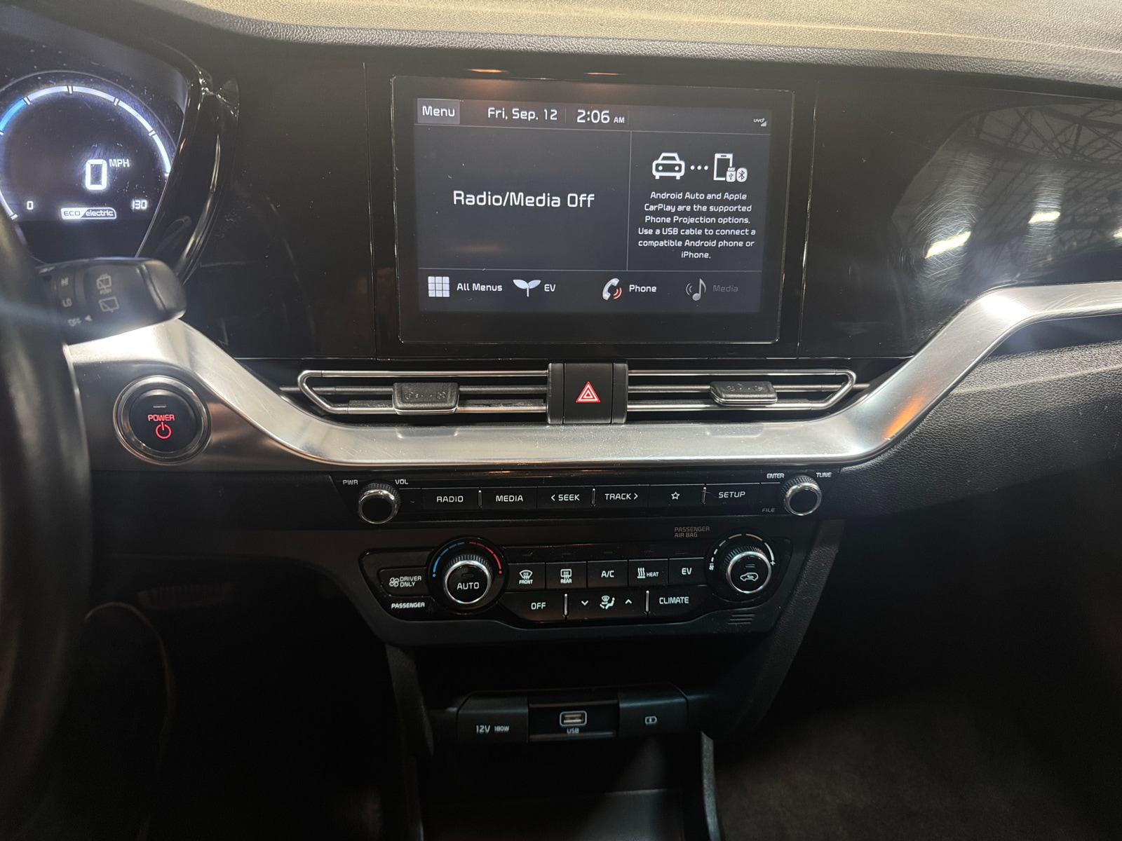 Thumbnail: 2020 Kia Niro - 3