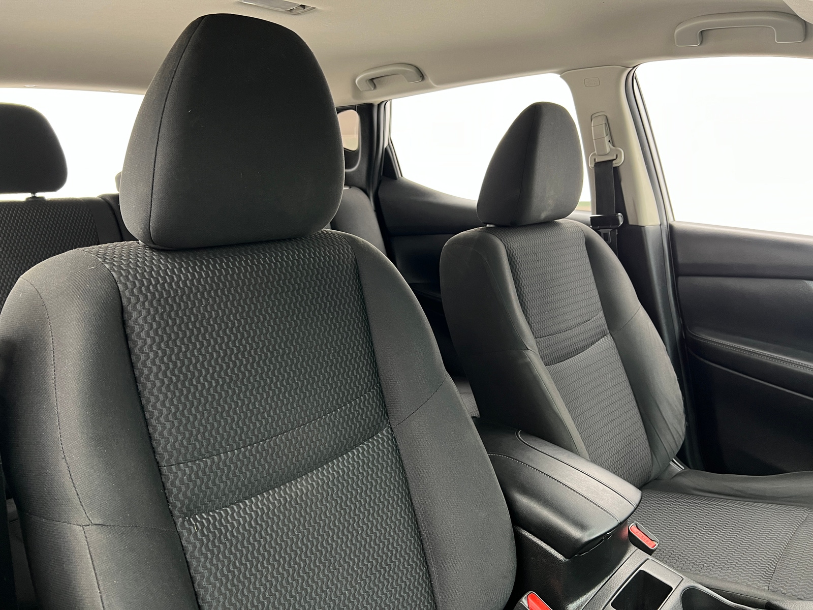 Thumbnail: 2017 Nissan Rogue Sport - 2