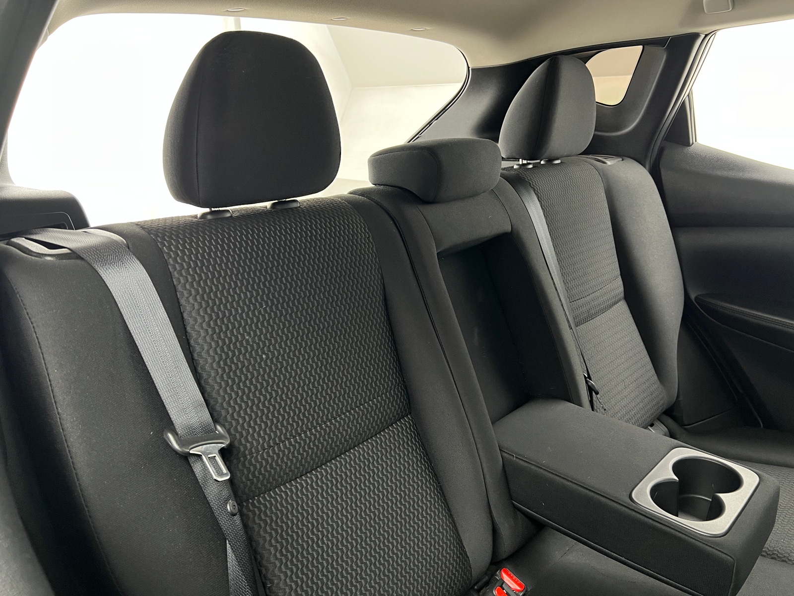 Thumbnail: 2017 Nissan Rogue Sport - 6