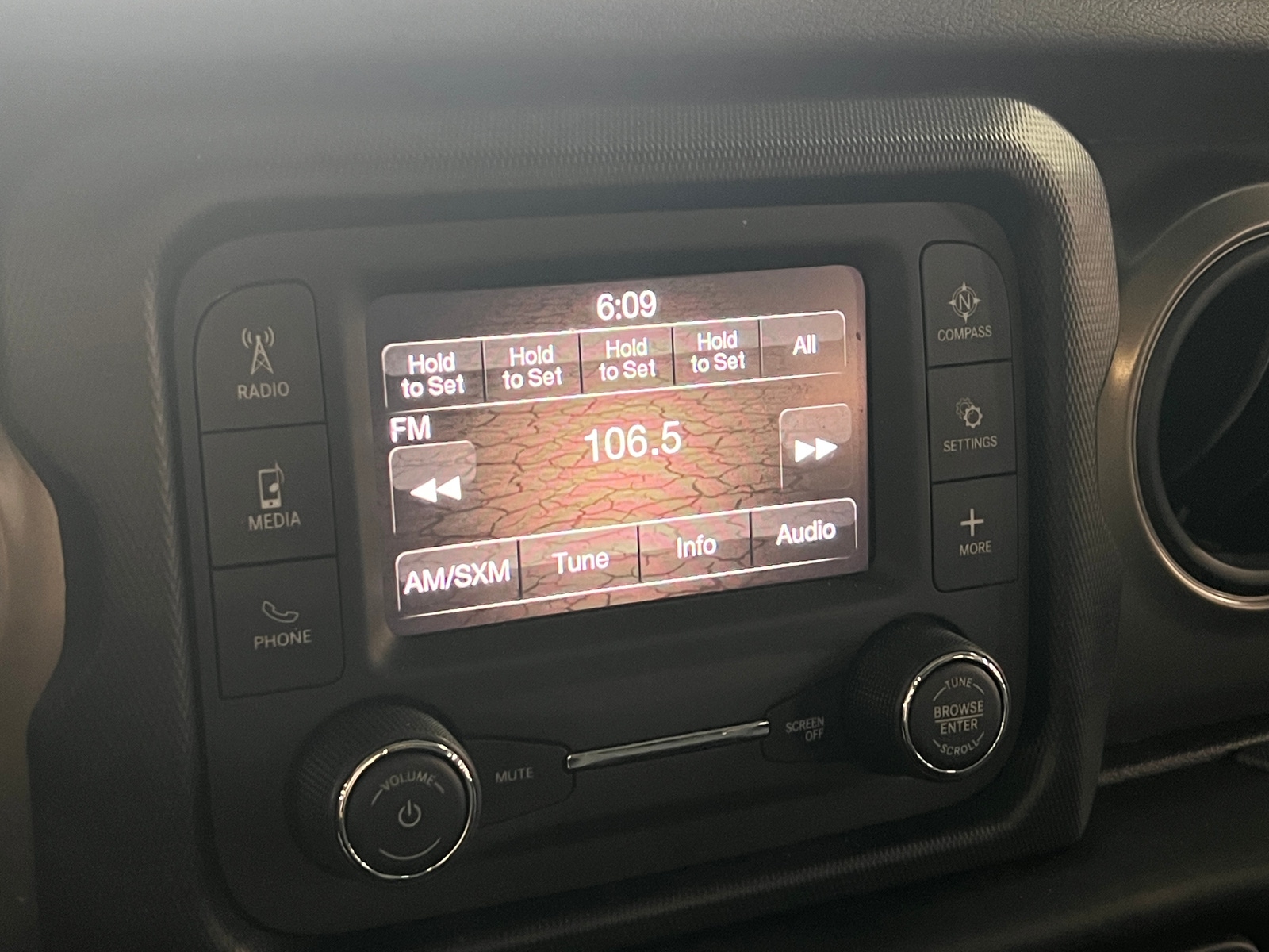 Thumbnail: 2021 Jeep Gladiator - 4