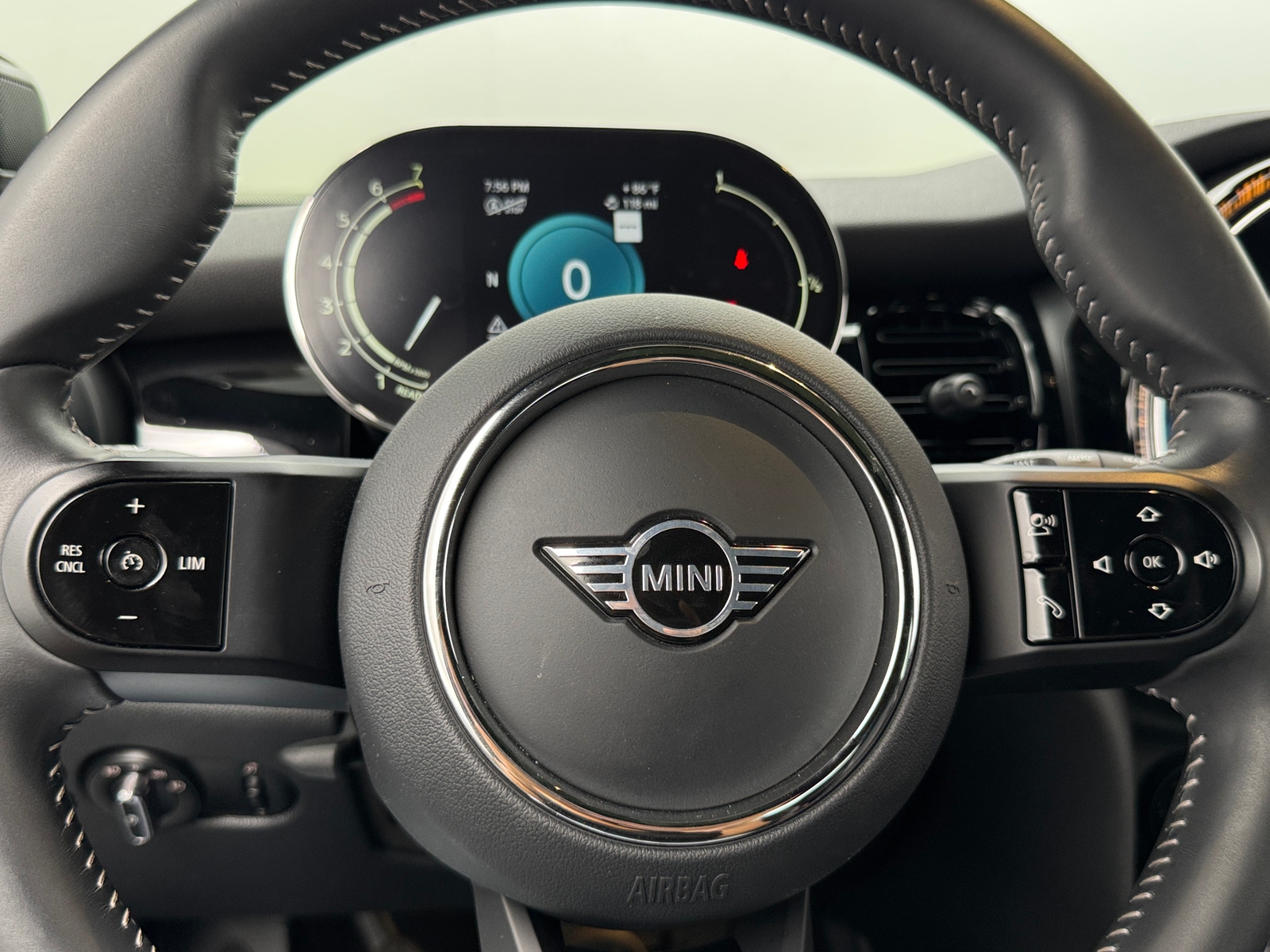 Thumbnail: 2023 MINI Cooper Hardtop - 4