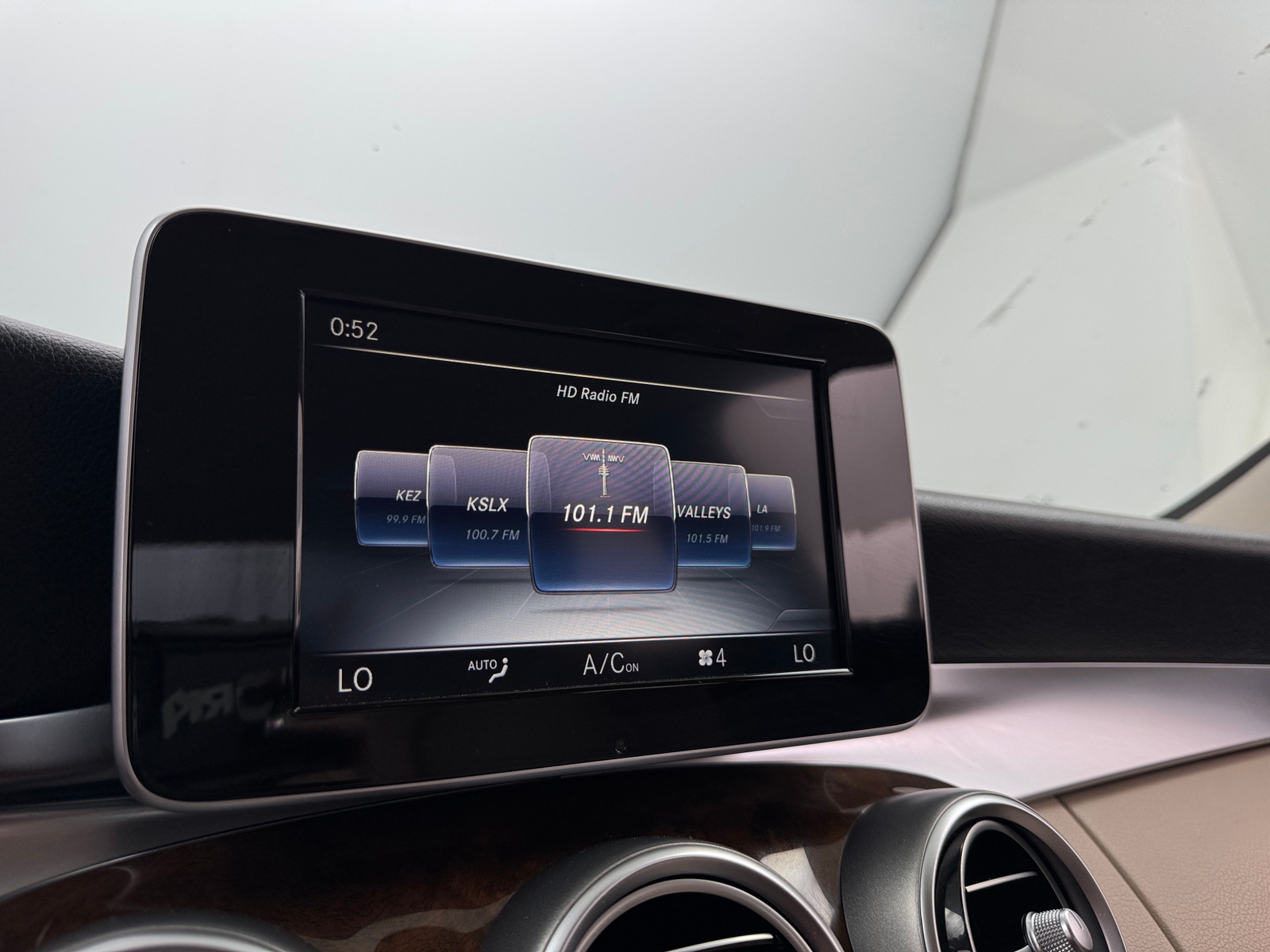 Thumbnail: 2016 Mercedes-Benz C-Class - 3