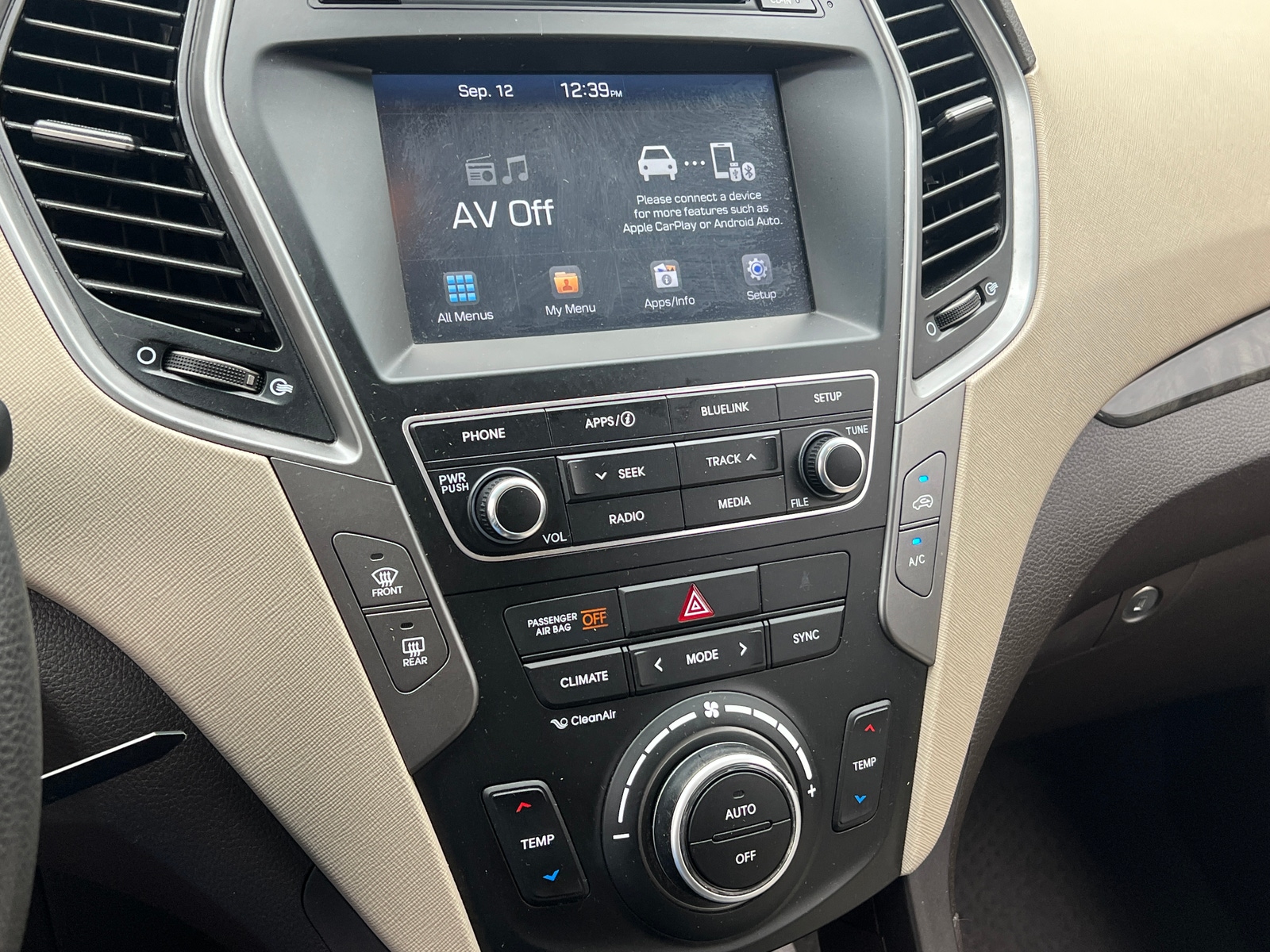 Thumbnail: 2017 Hyundai Santa Fe - 4