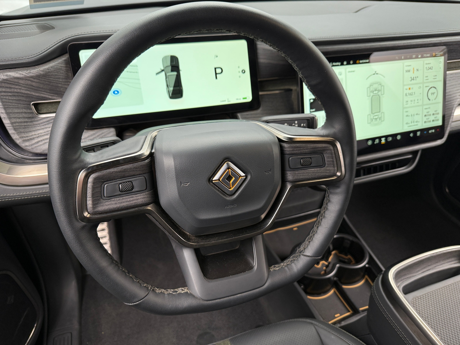 Thumbnail: 2023 Rivian R1S - 4