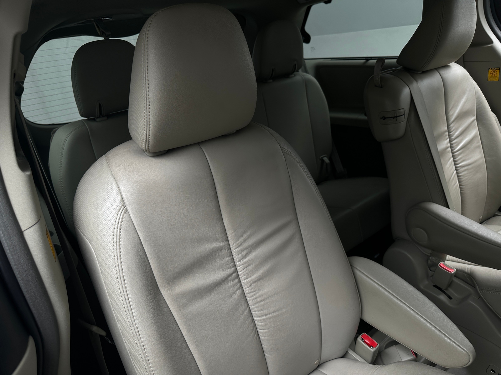 Thumbnail: 2011 Toyota Sienna - 5