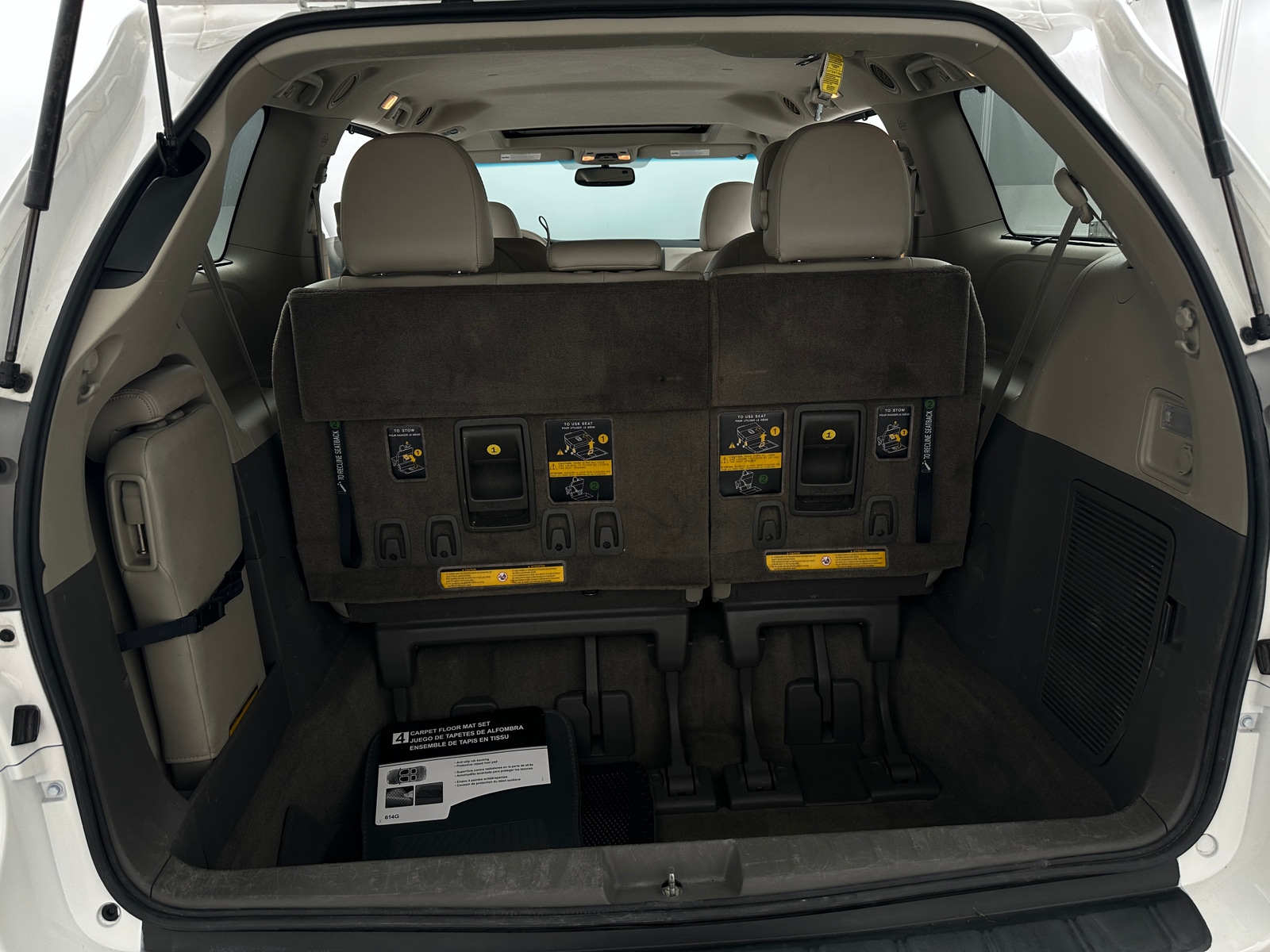 Thumbnail: 2011 Toyota Sienna - 6