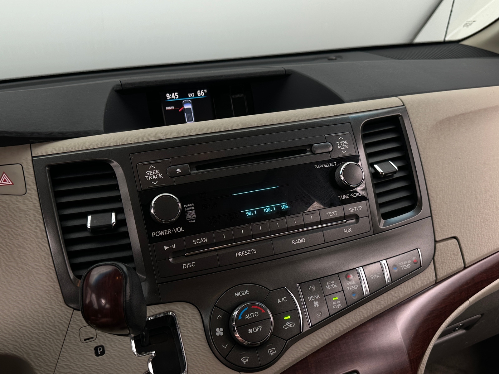Thumbnail: 2011 Toyota Sienna - 3