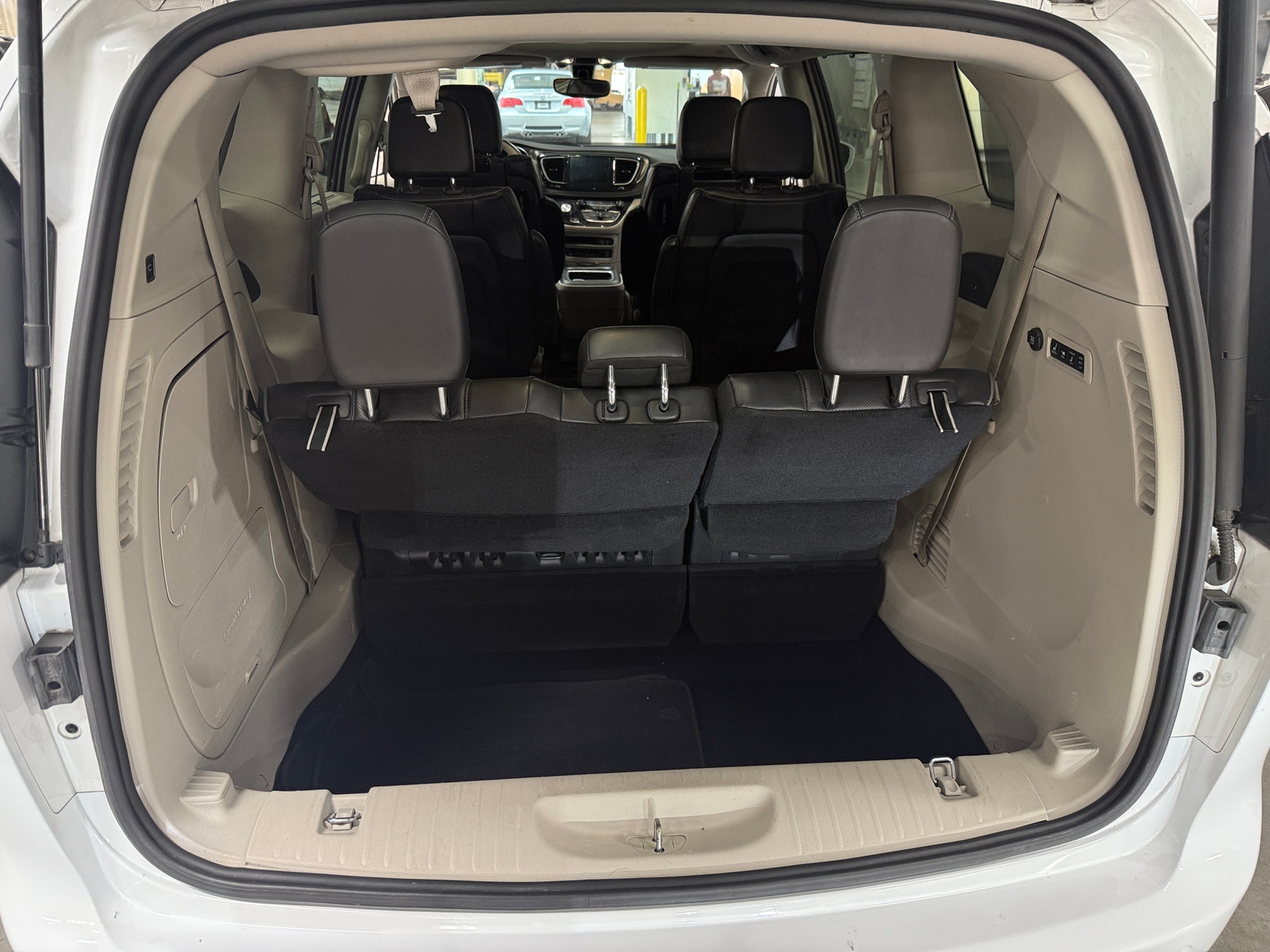 Thumbnail: 2019 Chrysler Pacifica - 6