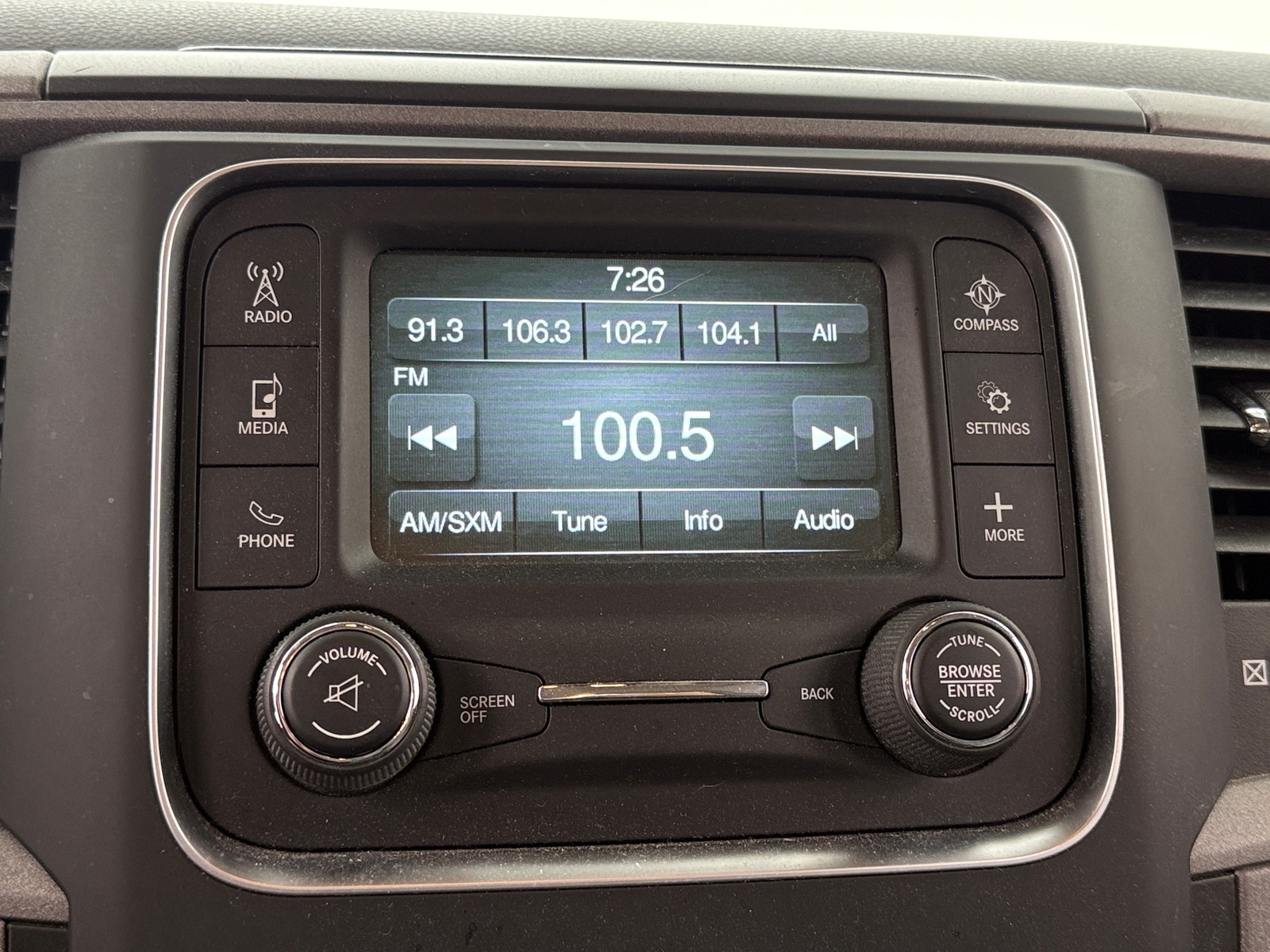 Thumbnail: 2019 RAM 1500 Classic - 4